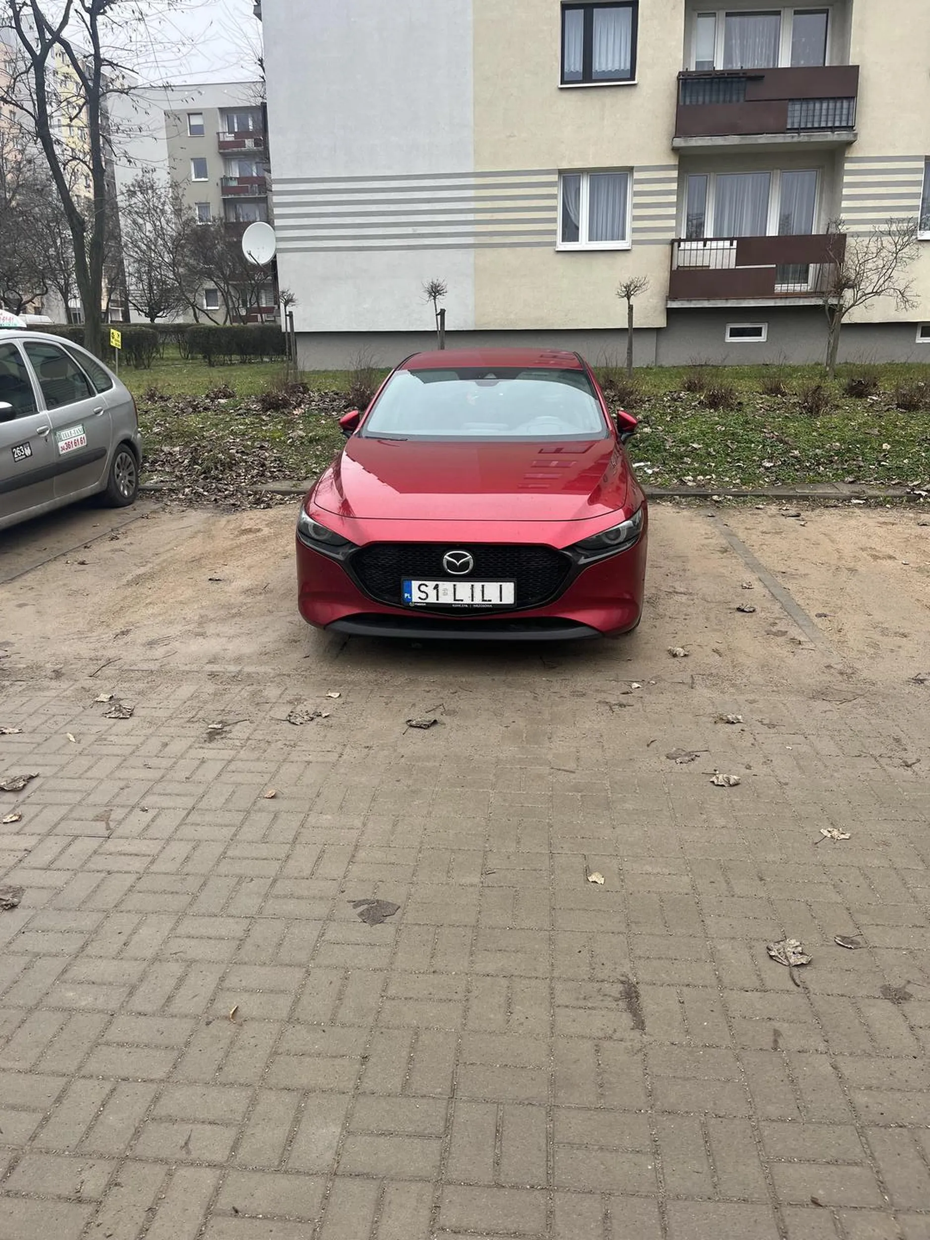 naucz się parkować tą mazdą