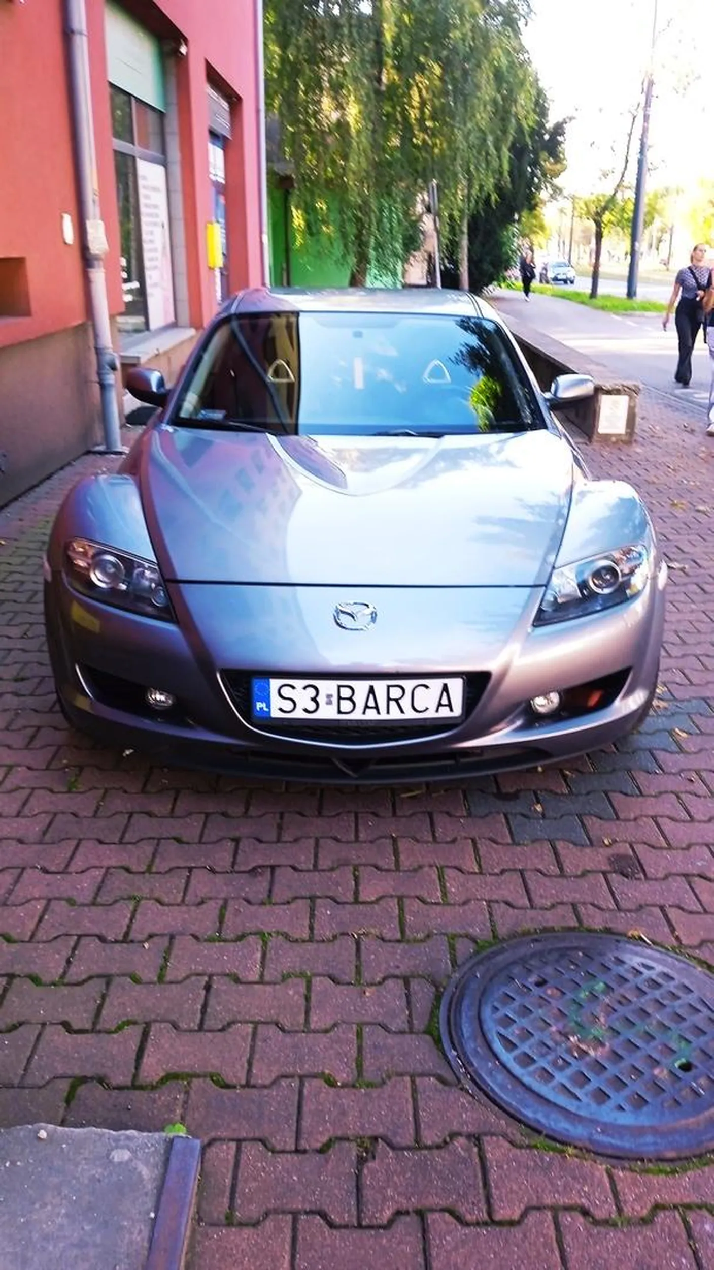 Bardzo ładna Mazda. Zakochałem się w niej.