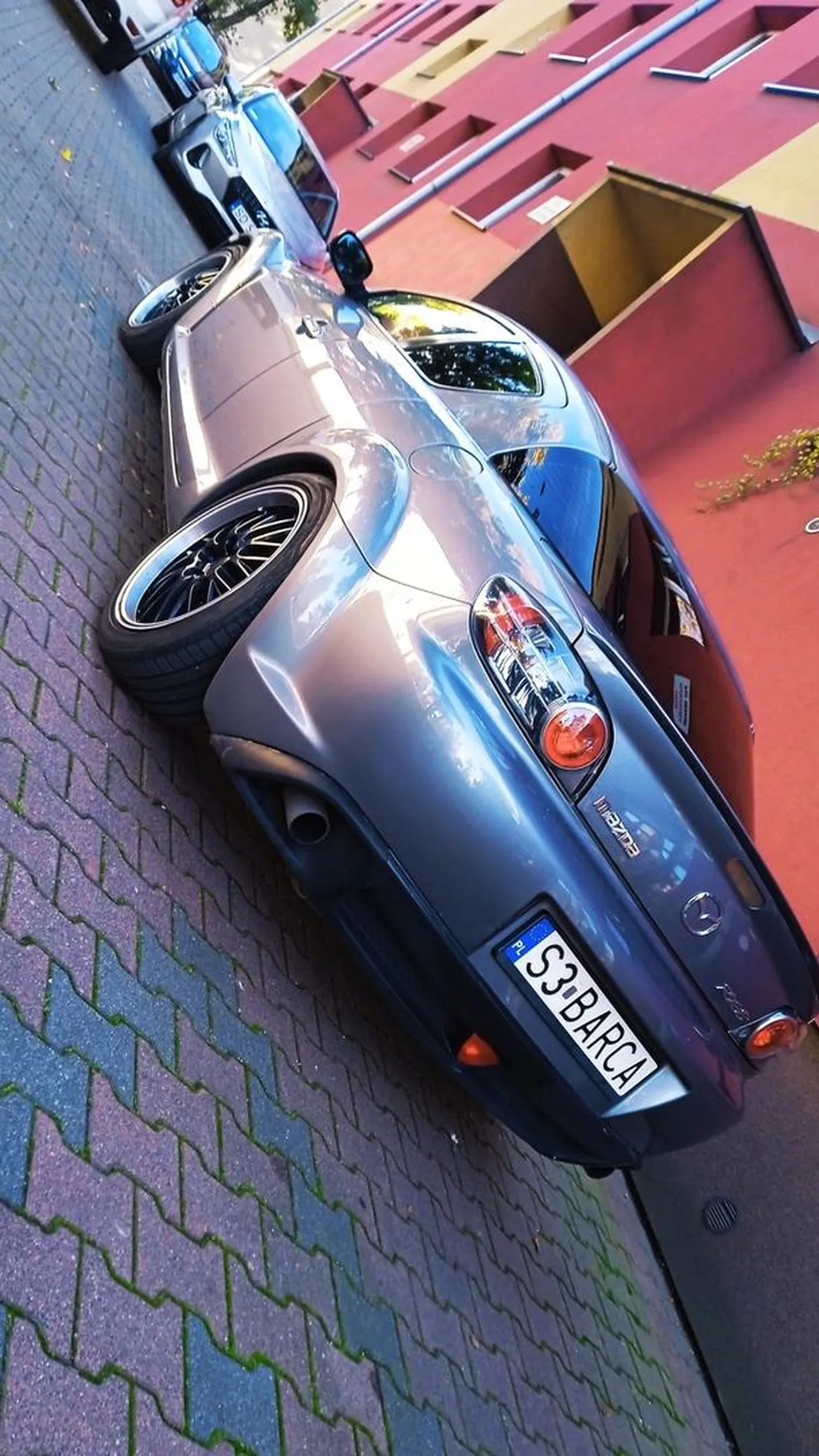 Bardzo ładna Mazda. Zakochałem się w niej.