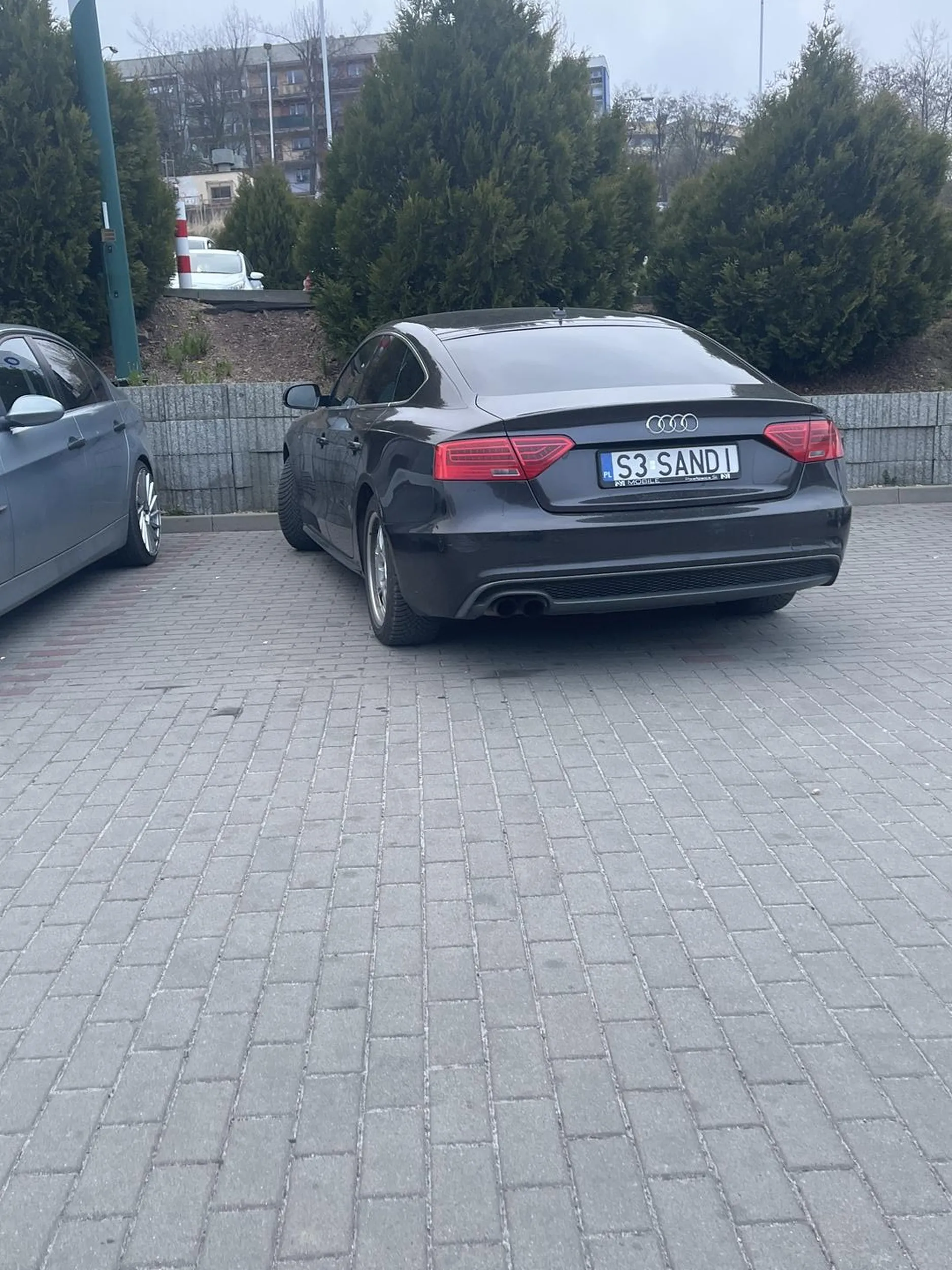 Parkowanie na 3 wzg skośnie, parking jest w linii prostej…