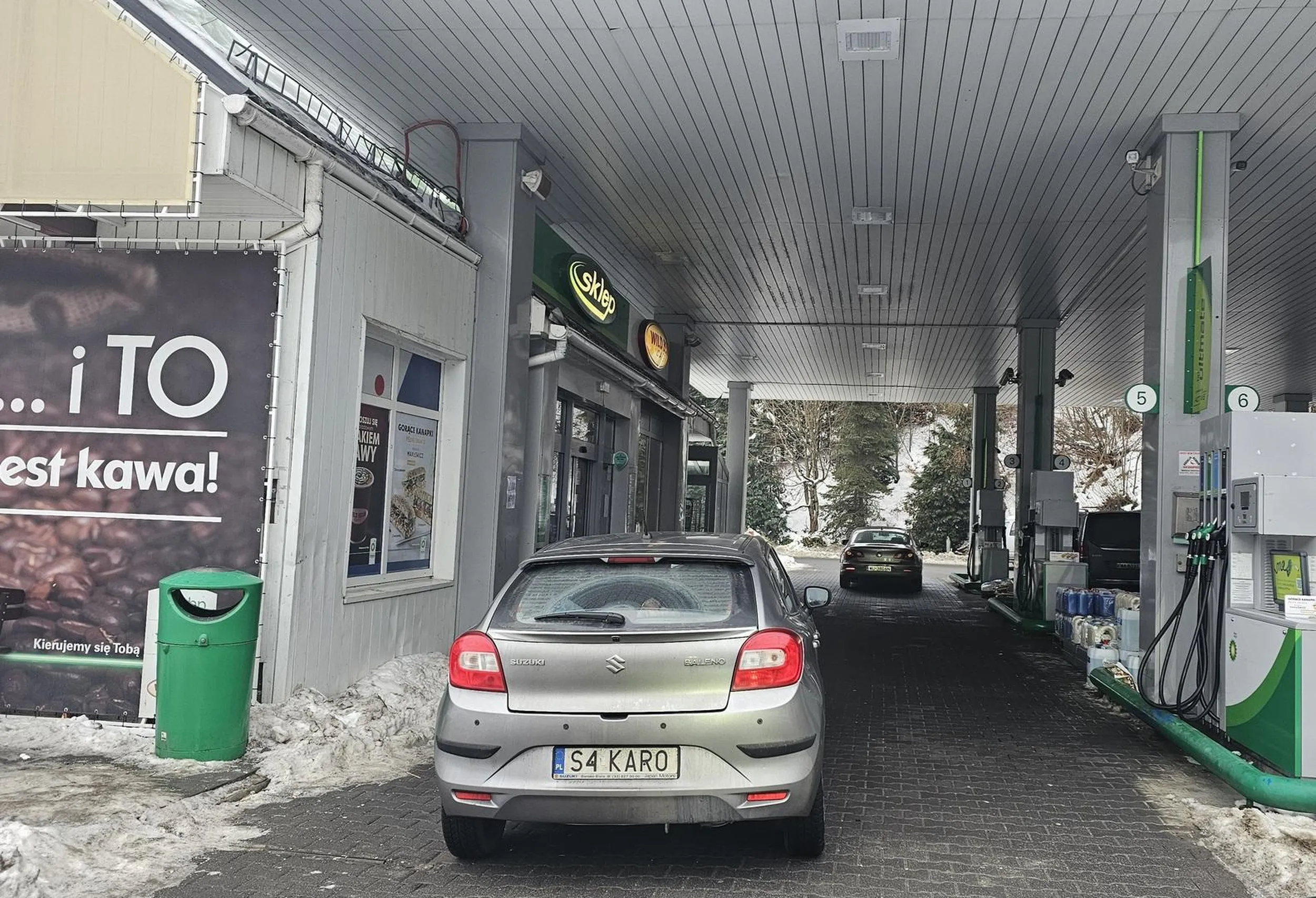 Parkowanie nie jest mocna strona tej Pani.