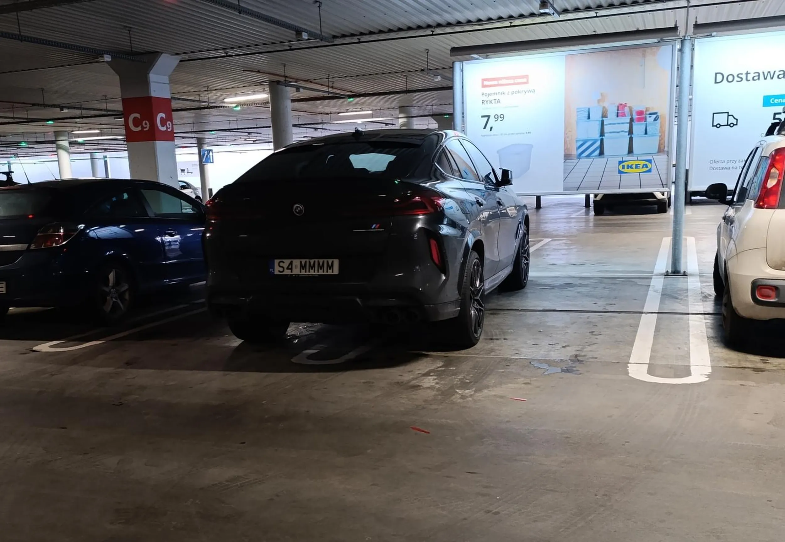 Marka zobowiązuje. Parking Ikea w Katowicach