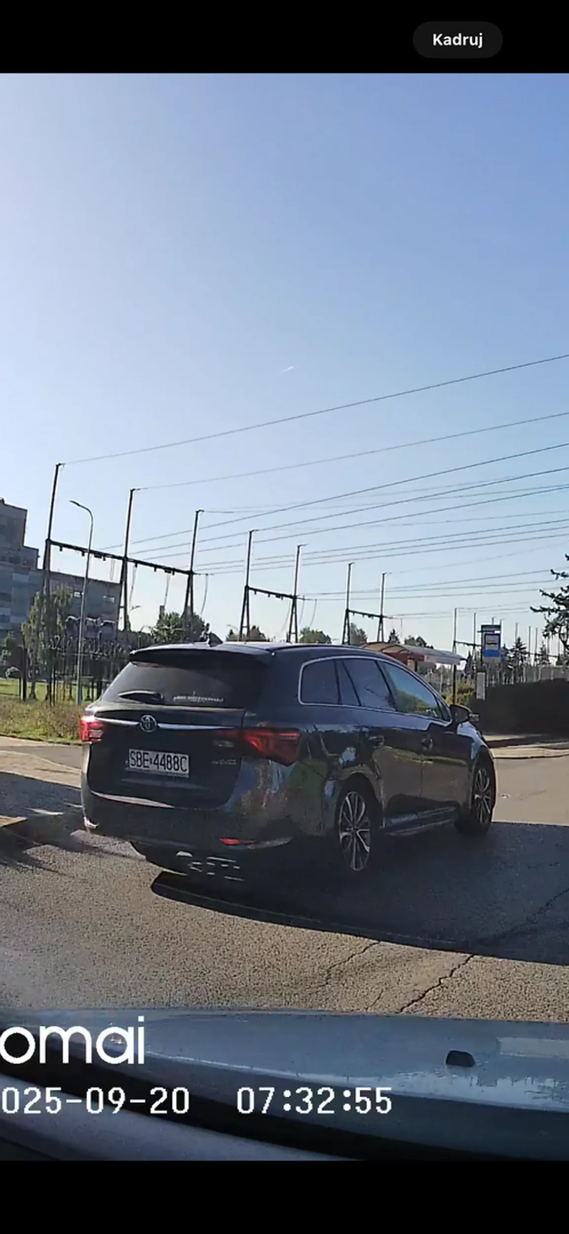 pan notorycznie wyprzedza przed i na przejściu dla pieszych.