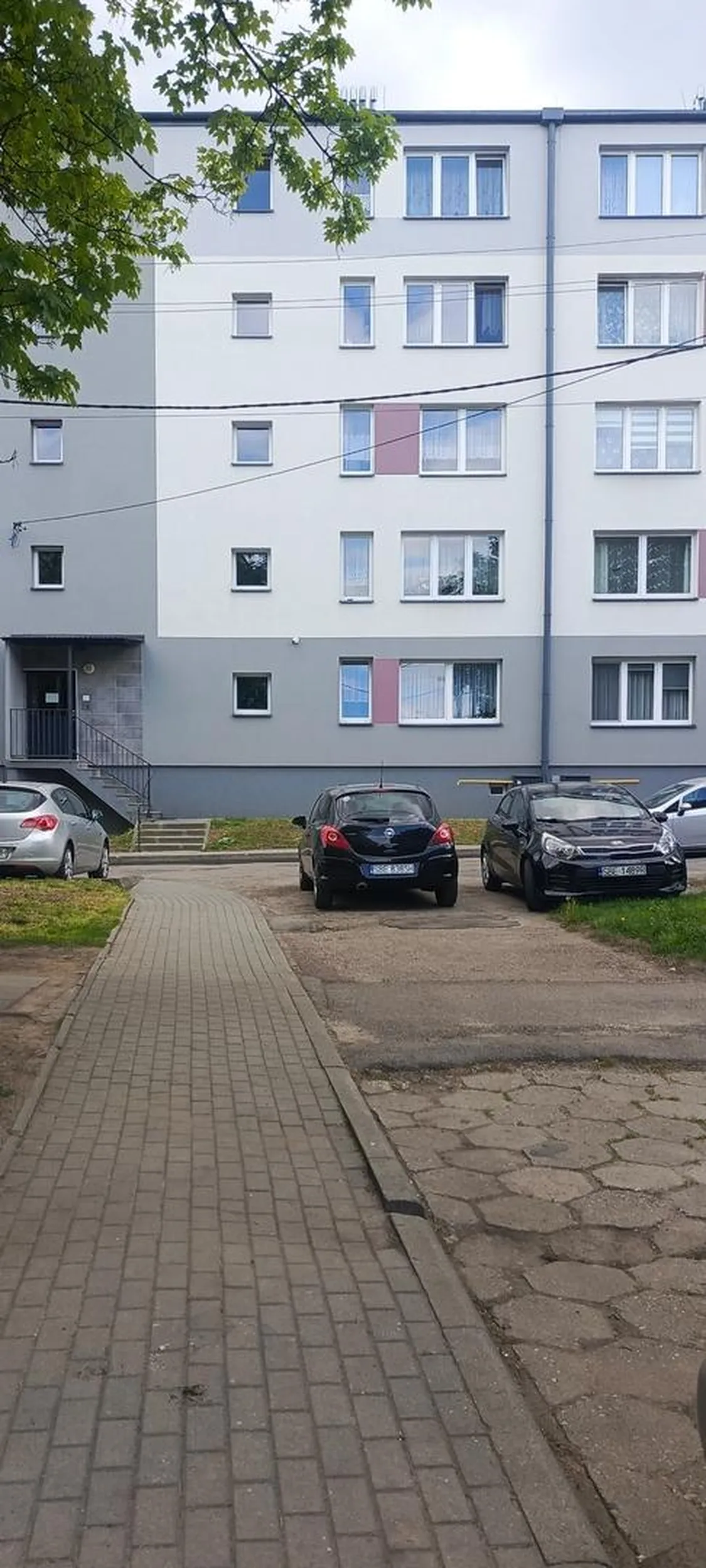 Naucz parkować a nie zastawiać wyjazdu. To jest nagminne. To był Twój ostatni raz