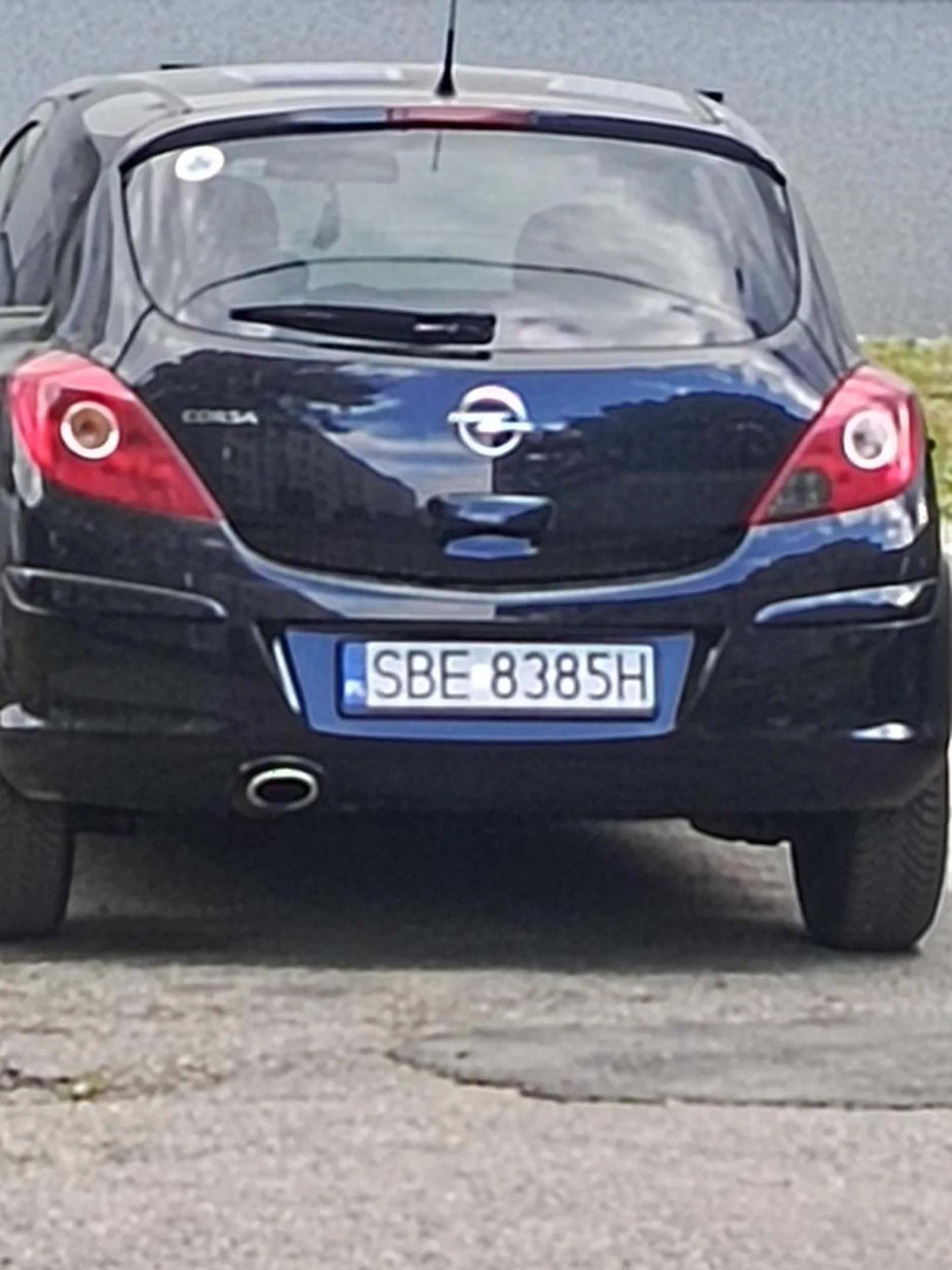 Naucz parkować a nie zastawiać wyjazdu. To jest nagminne. To był Twój ostatni raz