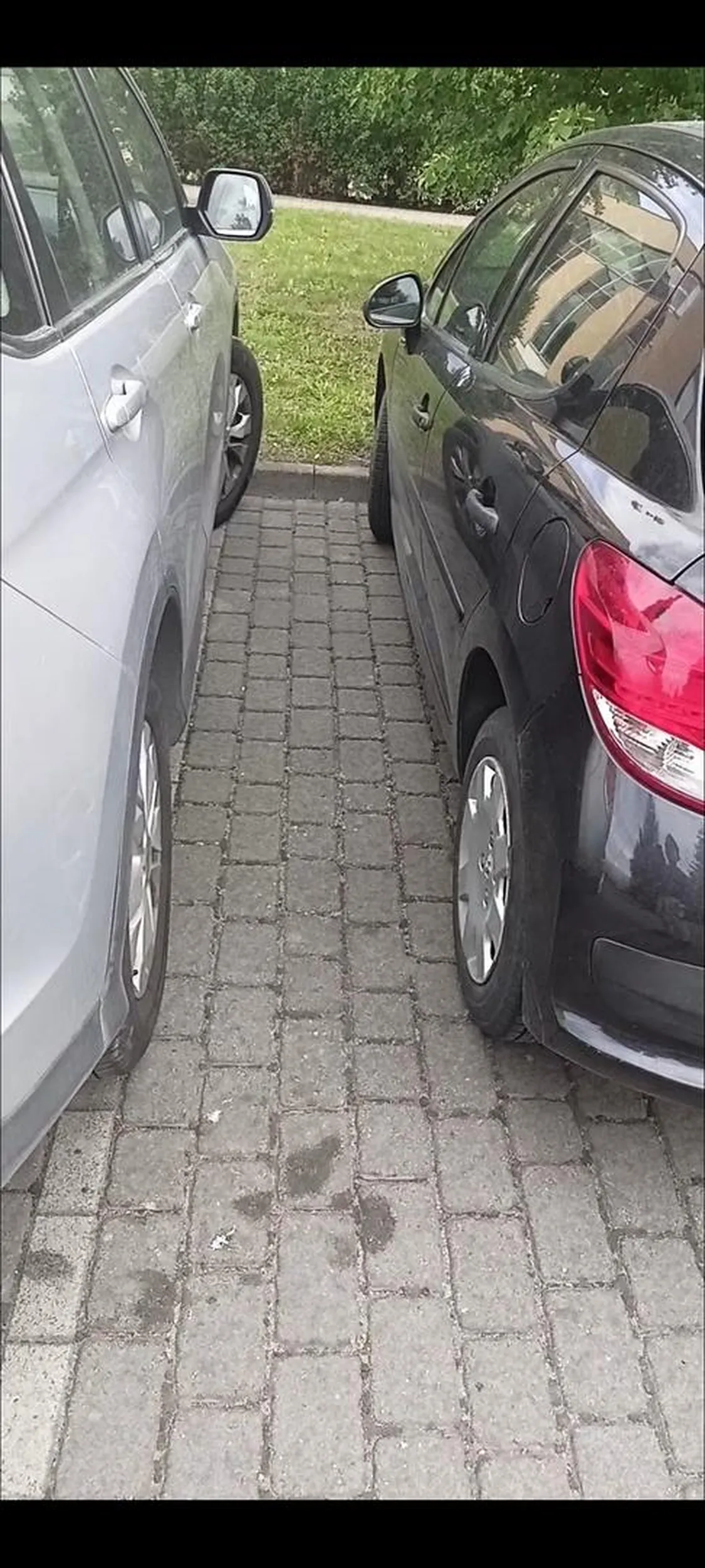 Naucz sie parkować kolego, masz z lewej masę miejsca, a parkujesz w ten sposób.