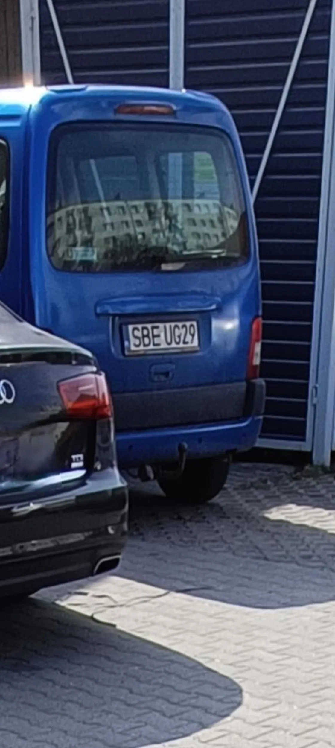 Palancie!!! Jak pieszy przechodzi to się trzeba zatrzymać, a ty prawie pieszemu po stopach przejechałeś