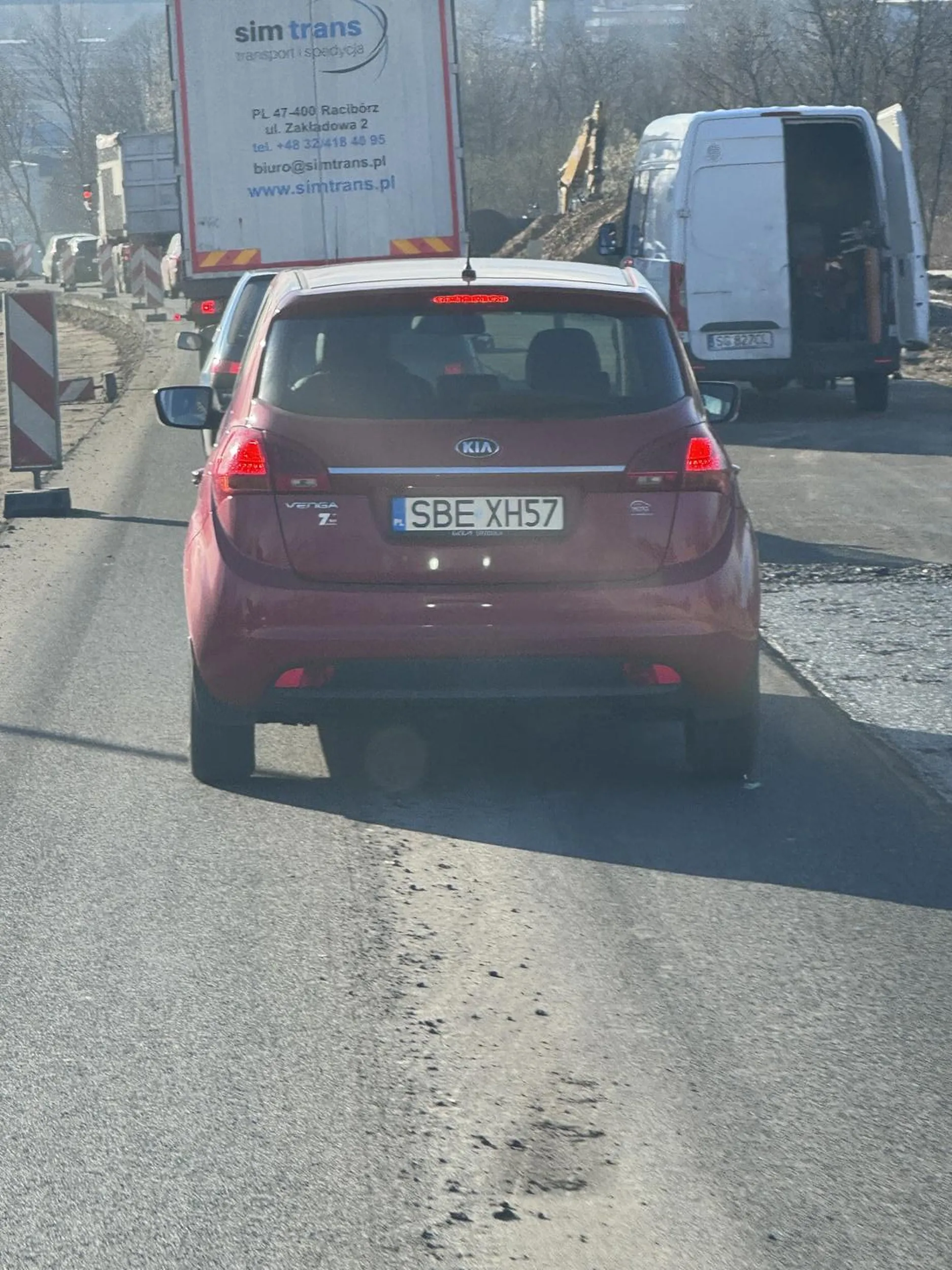 Stary dziad nie zna przepisów i co to jazda na zakładkę