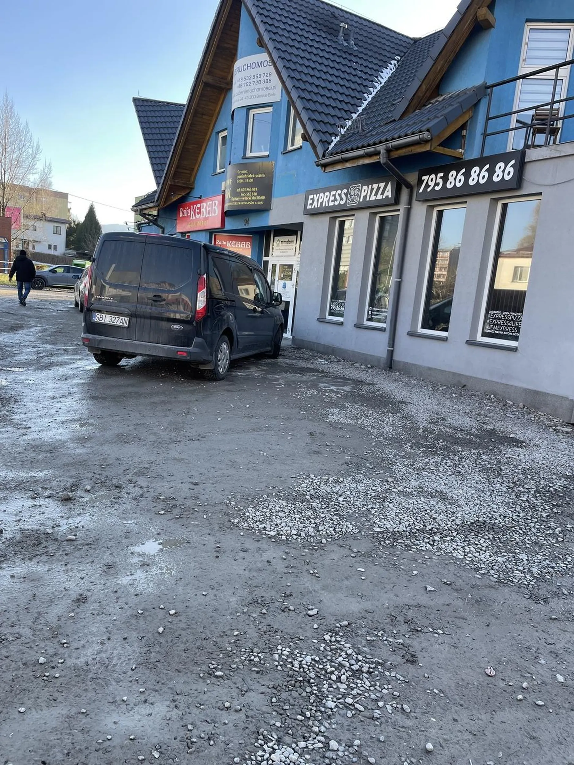 Parkujesz jak totalna c*pa na 3 miejscach gdzie ktoś mógłby zaparkować Naucz sie parkować jak człowiek najwyższy czas