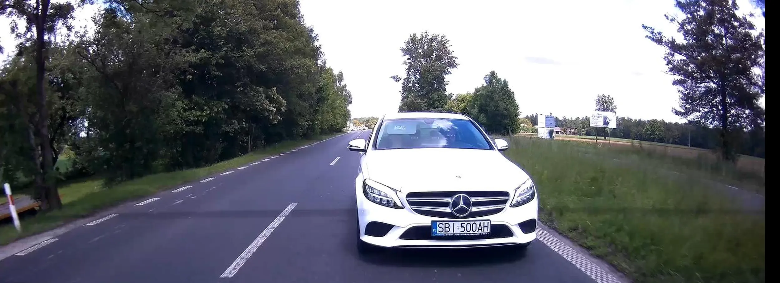 Ty, Janusz, naucz się jeździć w bezpiecznych odstępach bo twoja jazda powoduje, że muszę zwolnić tak aby odległość między nami była bezpieczna, hahaha