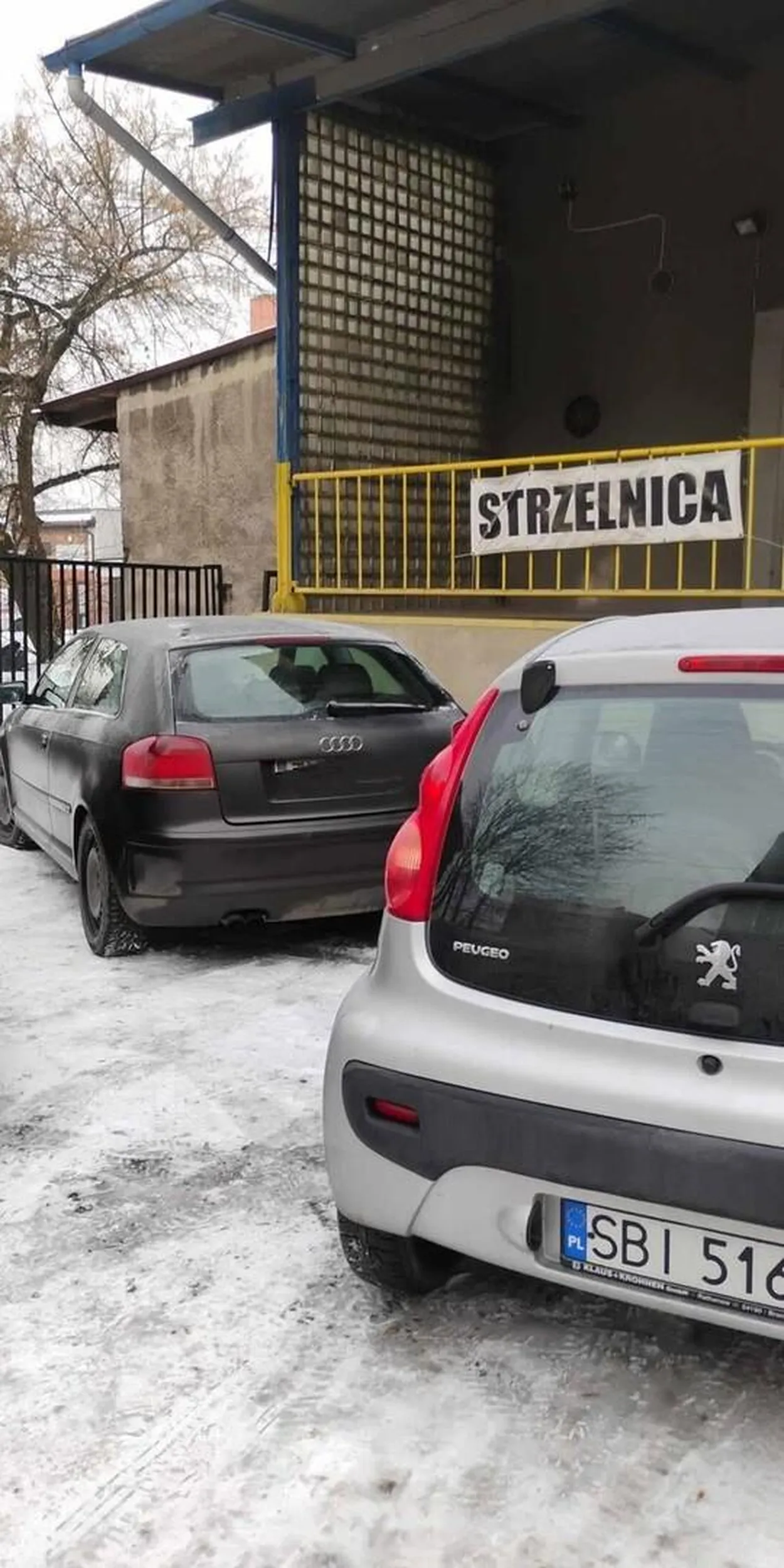 Naucz się parkować i nie zastawiać, progi masz do wymiany same odpadają