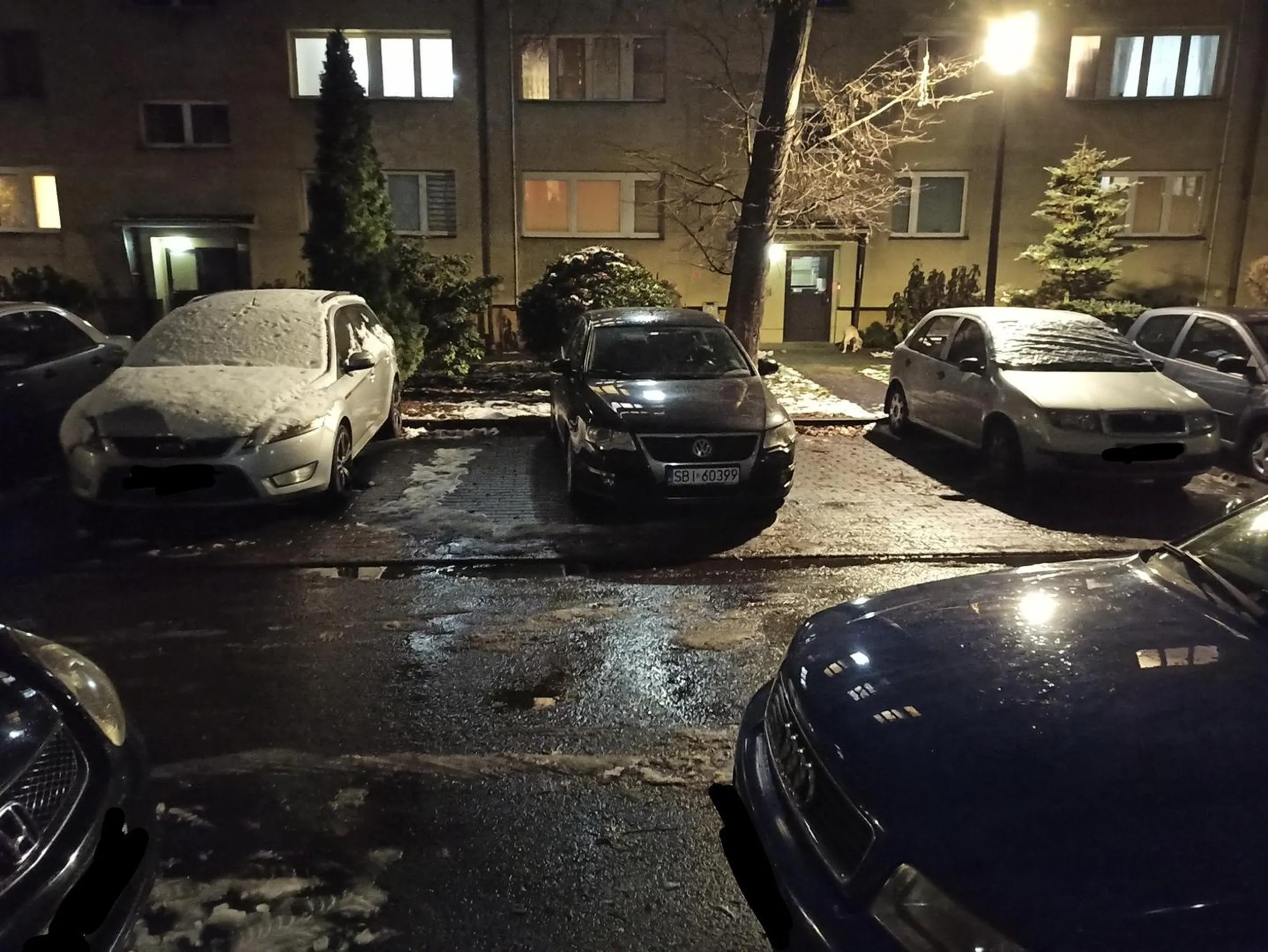 Można pomyśleć, że Pani celowo parkuje na dwóch miejscach gdy to tylko możliwe.