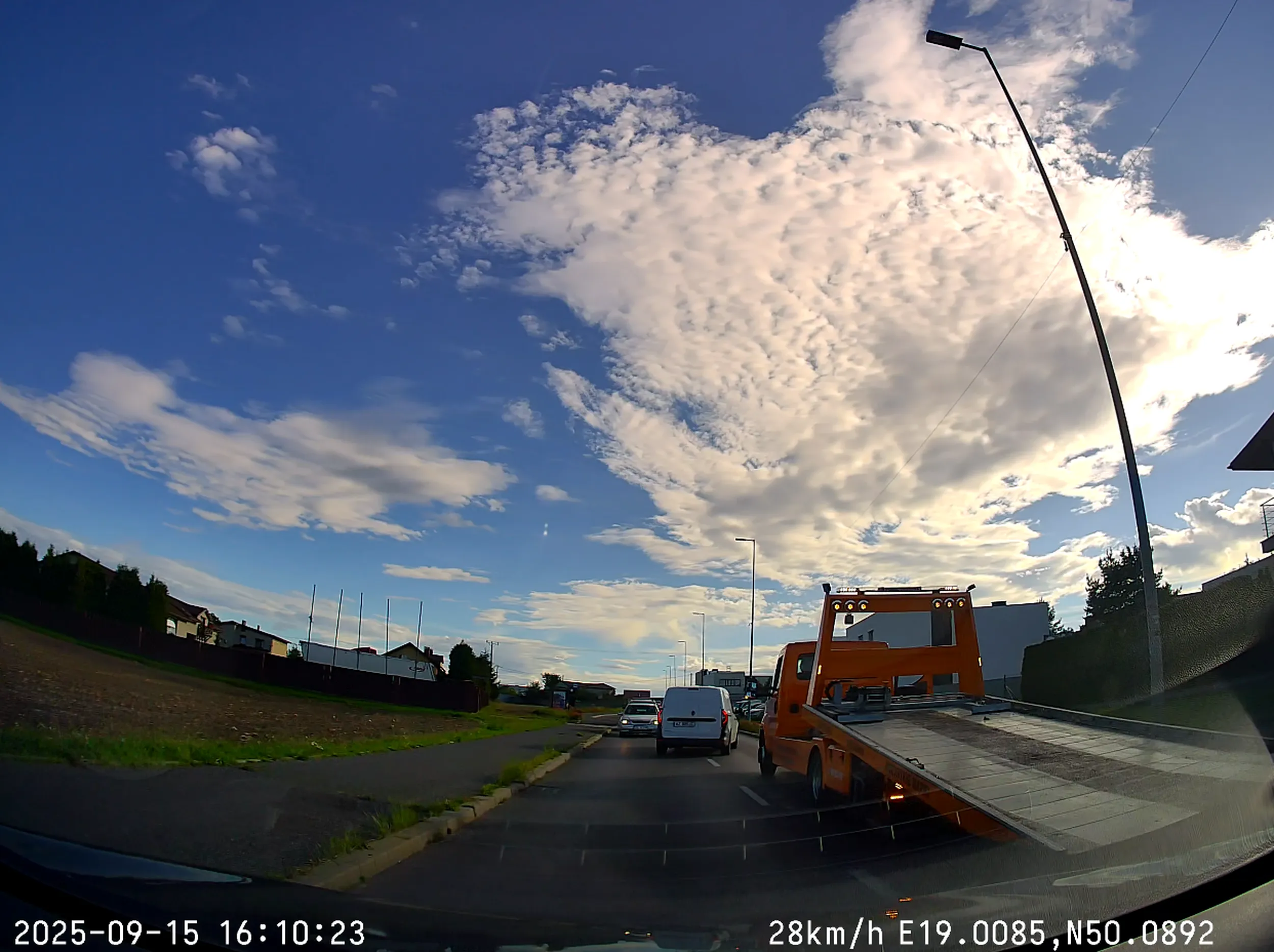 Zachowałeś trzeźwy umysł i przepuściłeś mnóstwo samochodów, żeby mogły ominąć lawetę i przejechać dalej - na Twoim pasie nikogo to nie kosztowało, a zaoszczędziłeś mi i innym mnóstwo czasu, dzięki!