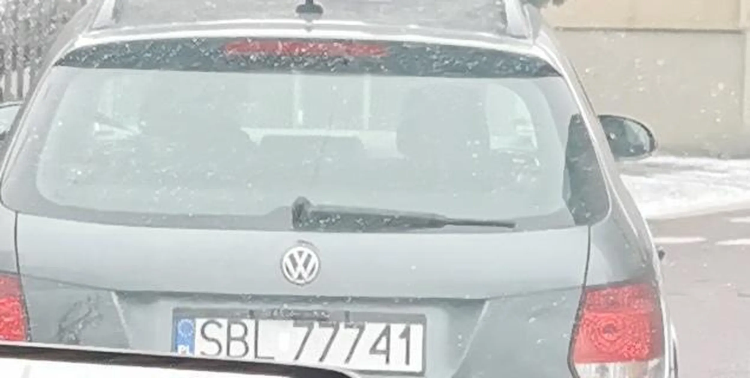 Matoł w czopce, zajeżdża drogę, jeździ bez świateł, to jaka jest dozwolona prędkość go nie interesuje