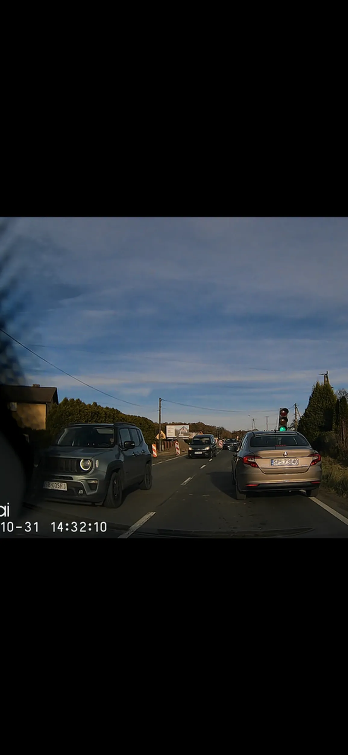 Kolego, jeśli jesteś daltonistą i przejeżdżasz na czerwonym to chociaż nie ciesz ryja. Może mandat sprawi, że nauczysz się rozróżniać kolory.