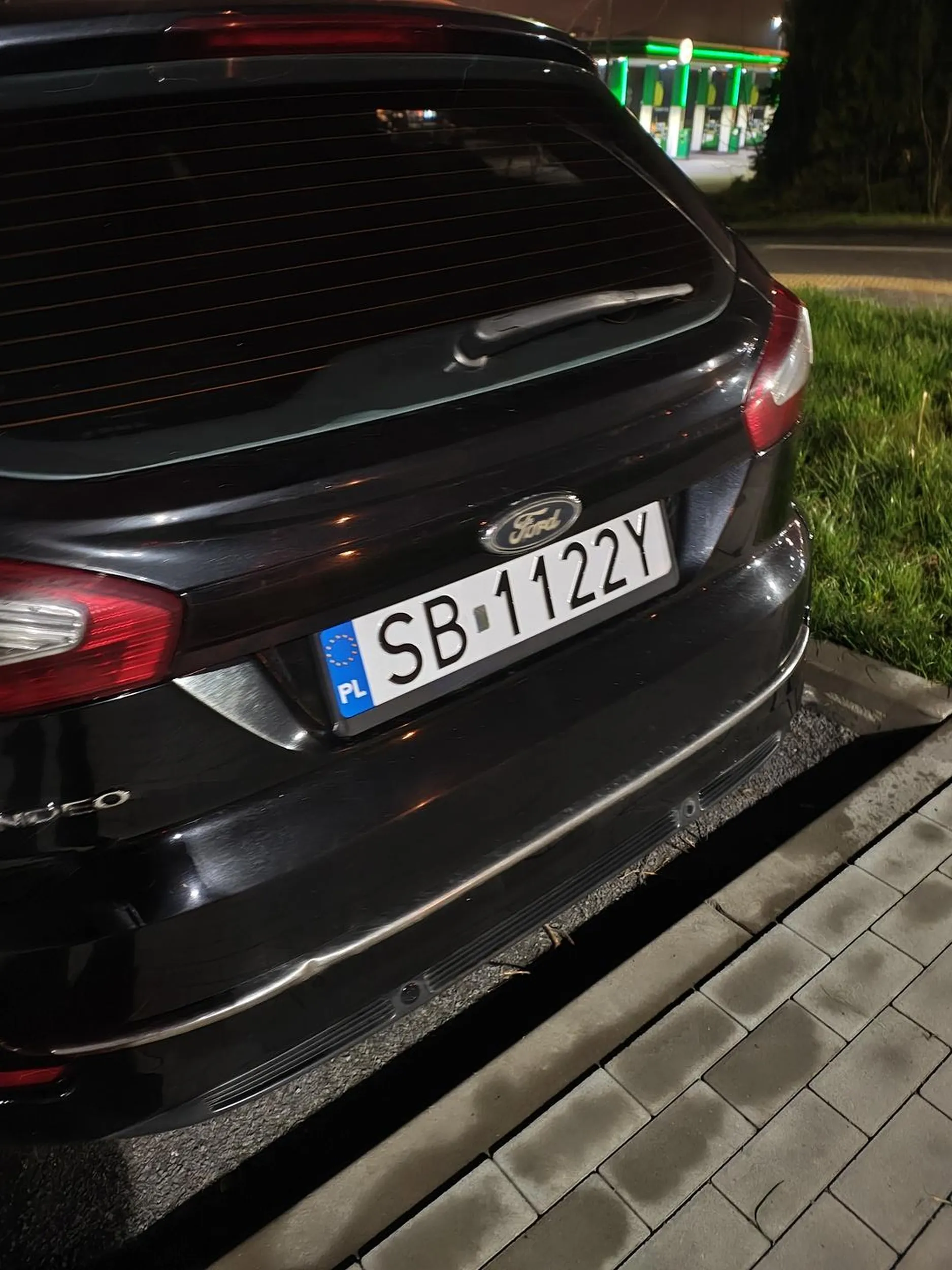 Widziałem jak jeździsz z tymi kartkami. Trudno mi znaleźć słowa określające poziom twojej inteligencji.