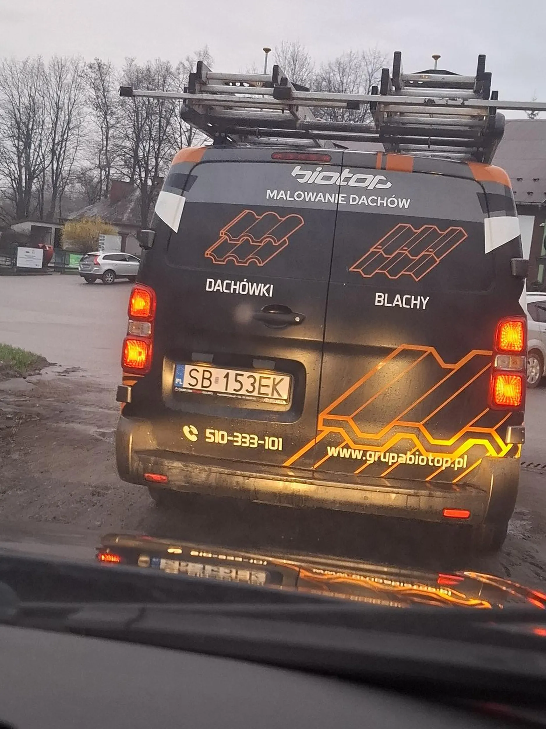 Niezrozumiały typ kierowcy, daje mylne znaki, jedzie gorzej niż rano z japy, pozdrawiam firmę biotop chłopaki dobrze robią!