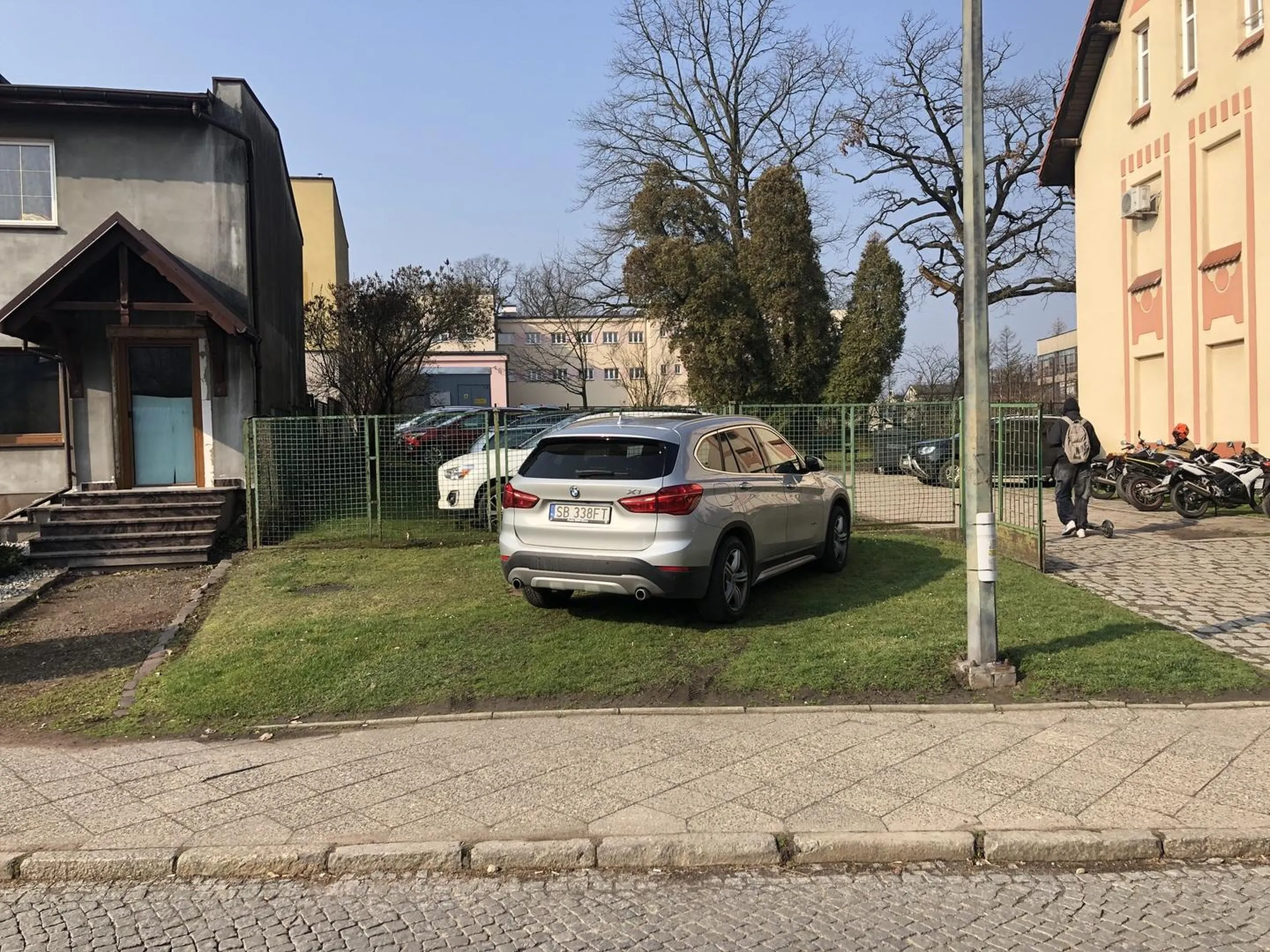 Prawko wygrane w czipsach parkuje jak zjeb