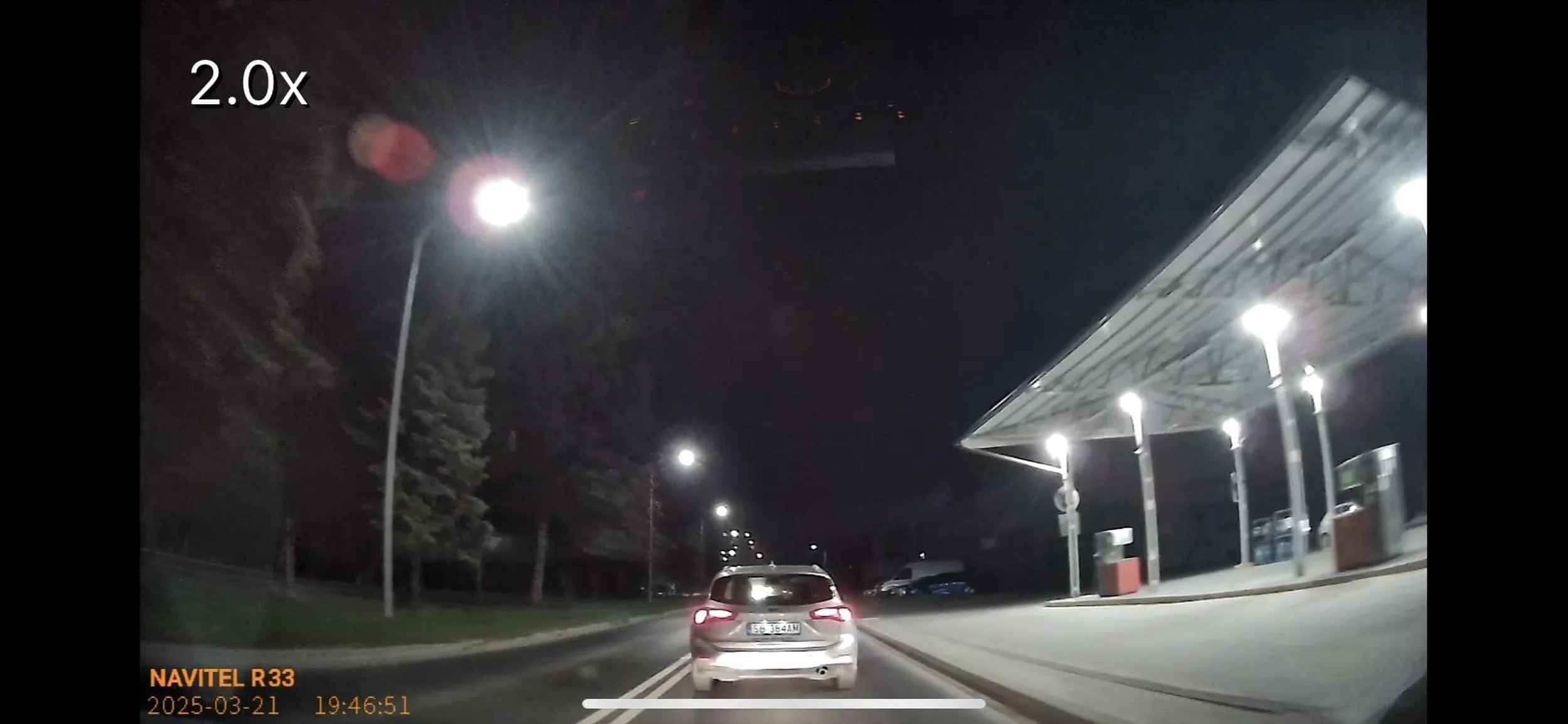 Wymusza pierwszenstwo wyhamowuje a pozniej cwaniaczek zaprasza na konfrontacje na stacji benzynowej. Koles wykrecony jak po jakis srodkach odurzajacych