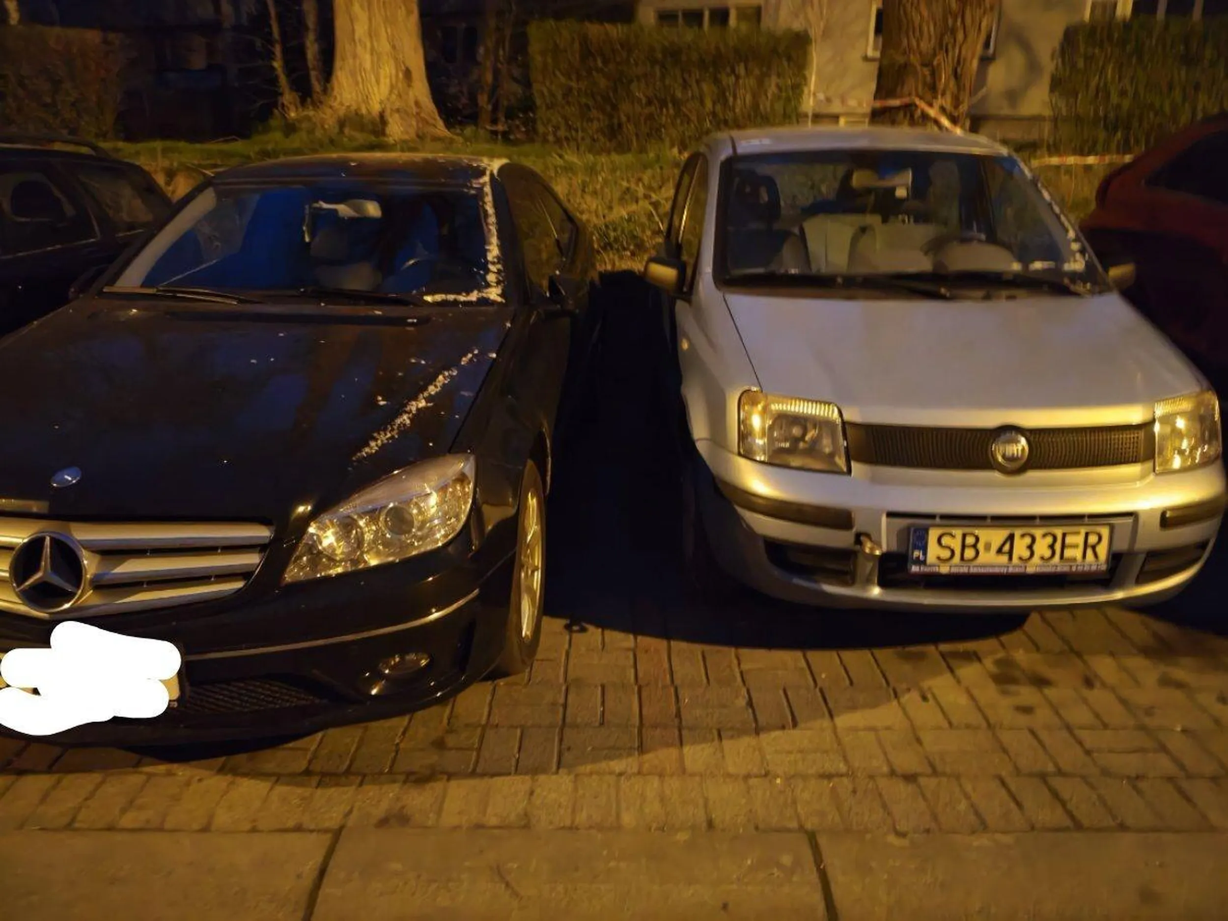 Następnym razem się zastanów czy na pewno da się wsiąść do auta obok którego parkujesz