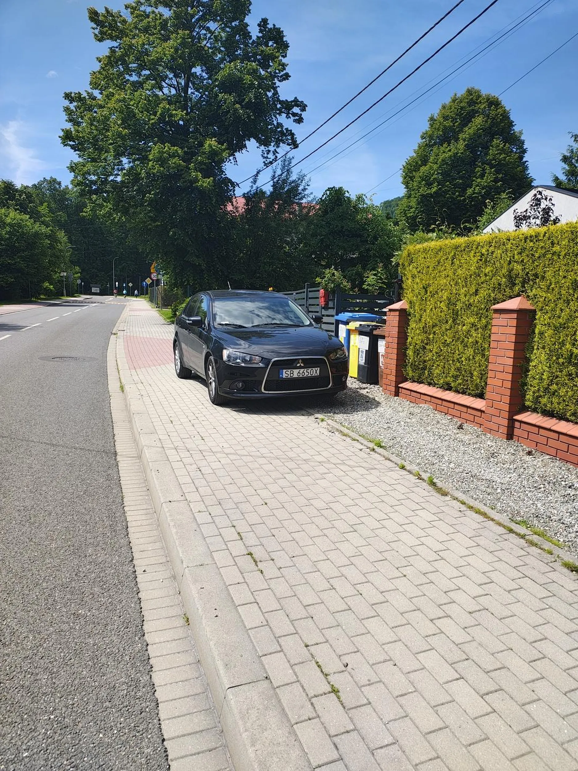 To jest chodnik, a nie parking.