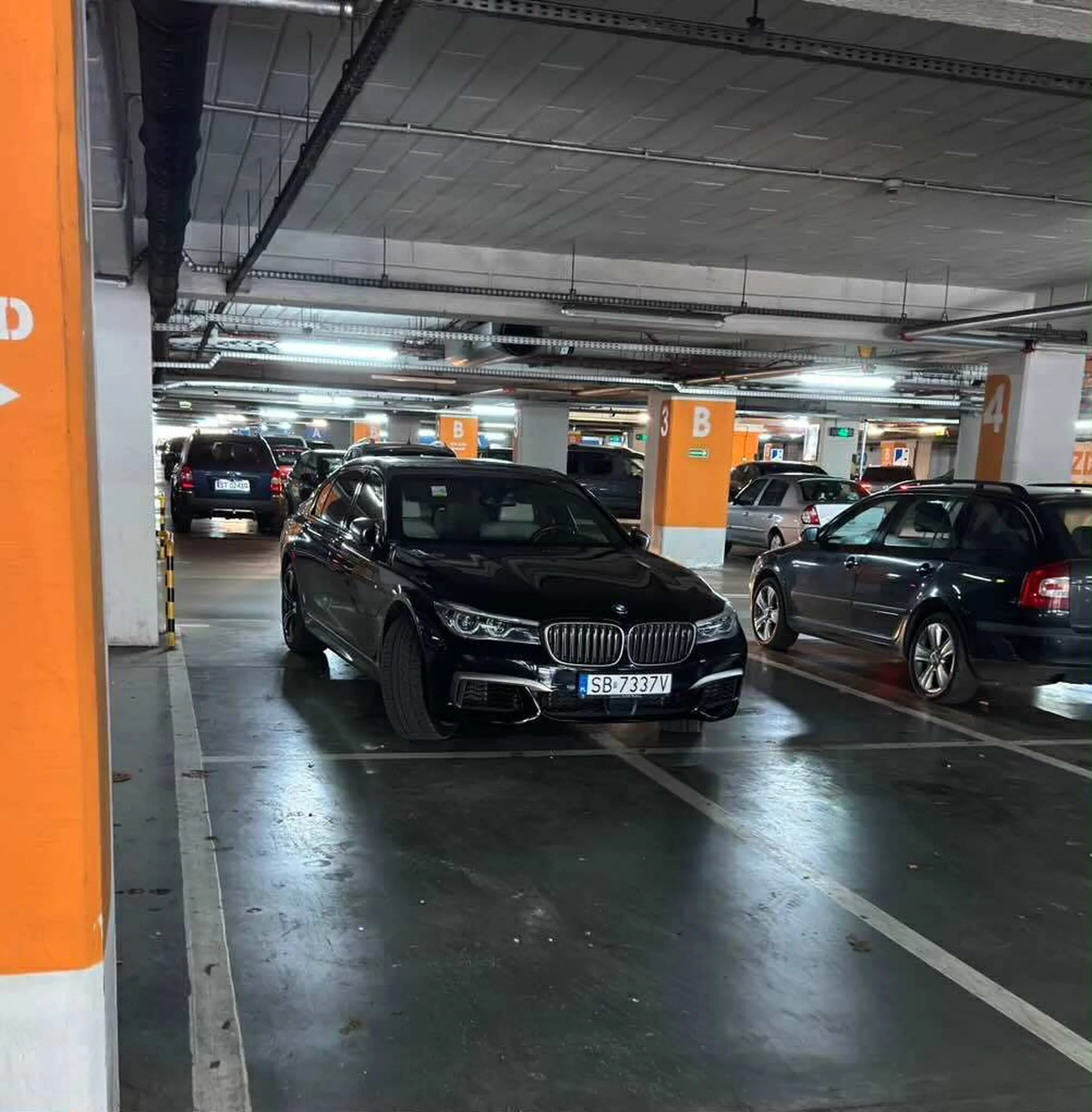 Naucz się parkować imb3cylu. Typowy kierowca bmw