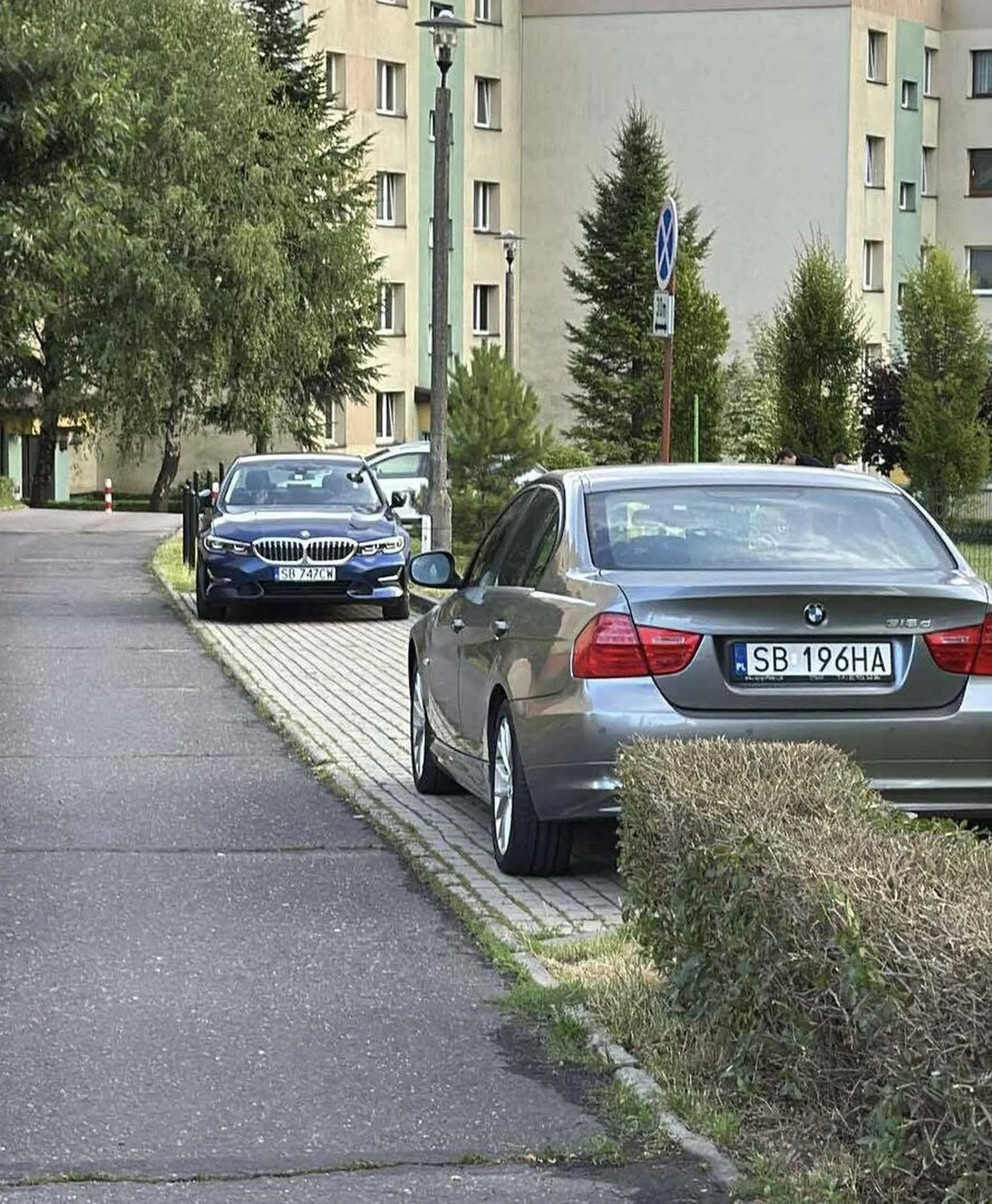 Marka przypadkowa. Stoisz notorycznie na zakazie lub wyjeżdżasz pod plac zabaw i zagrażasz zdrowiu i życiu bawiących się tam dzieci imb3cylu.