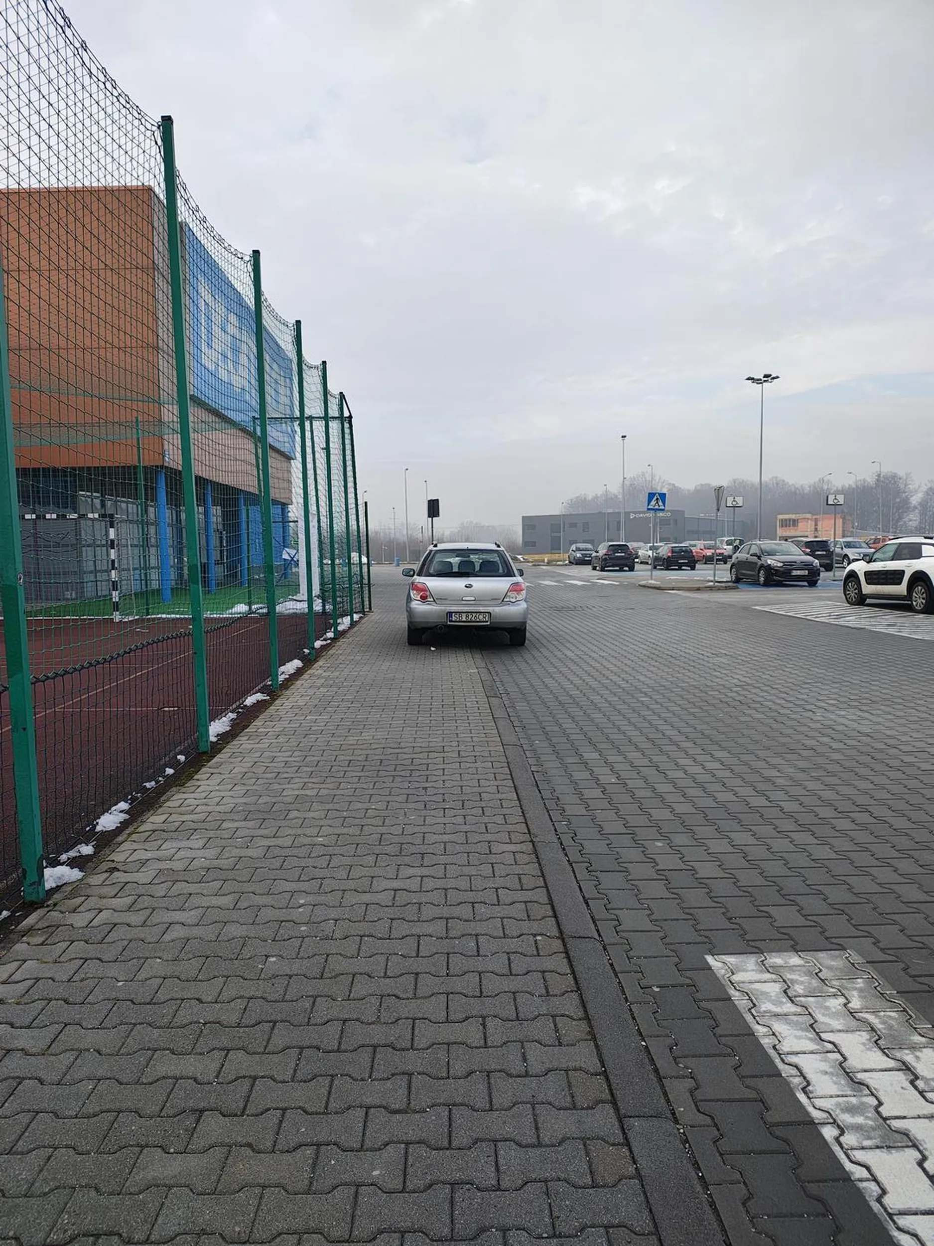 Przez takich kierowców nie przyjmuję do wiadomości, że nie da się legalnie parkować, bo nIE mA mIeJsC pARkInGgOwYcH