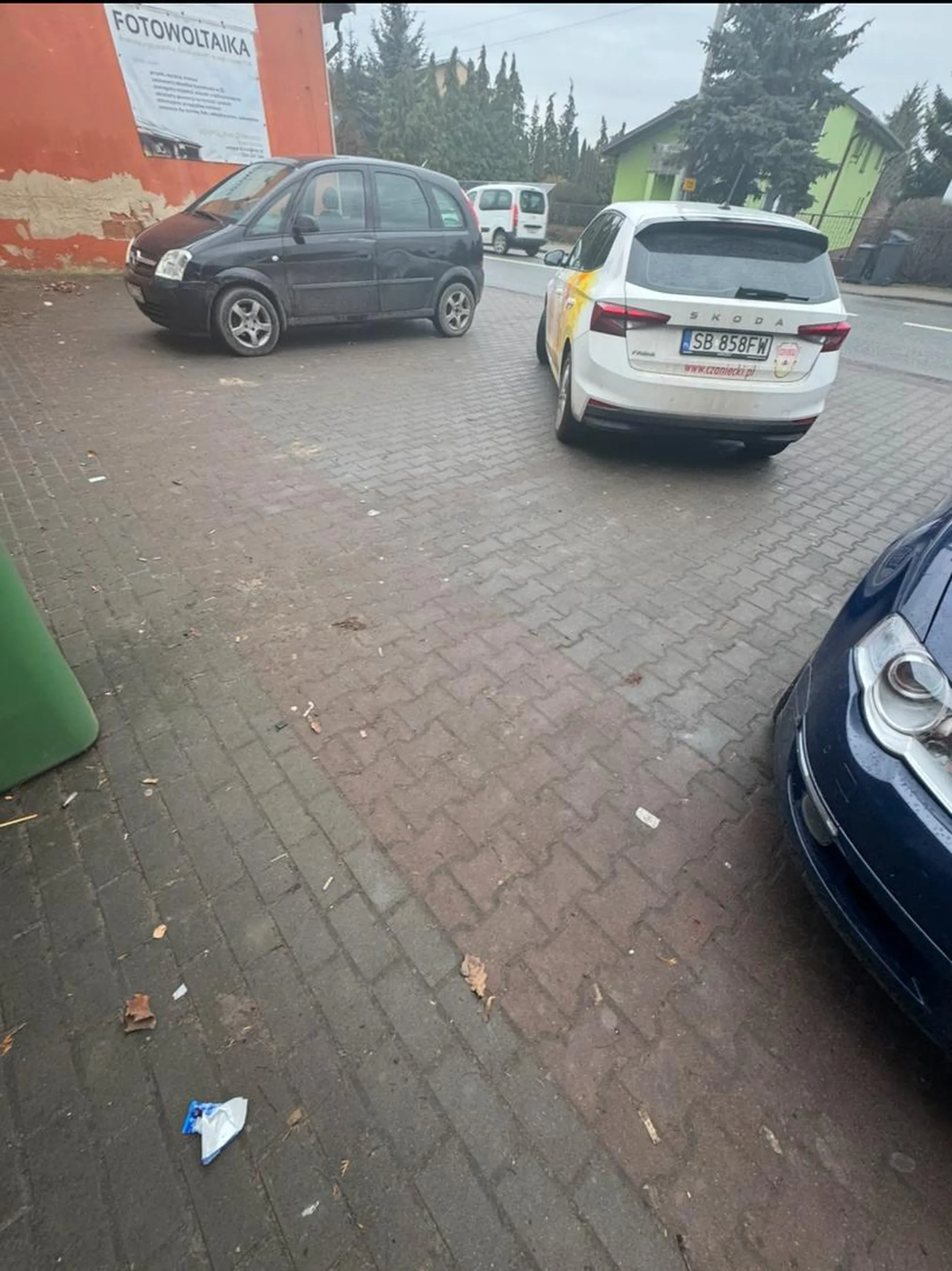 Pani nie umiejąca jeździć a raczej parkować nie pozdrawiam