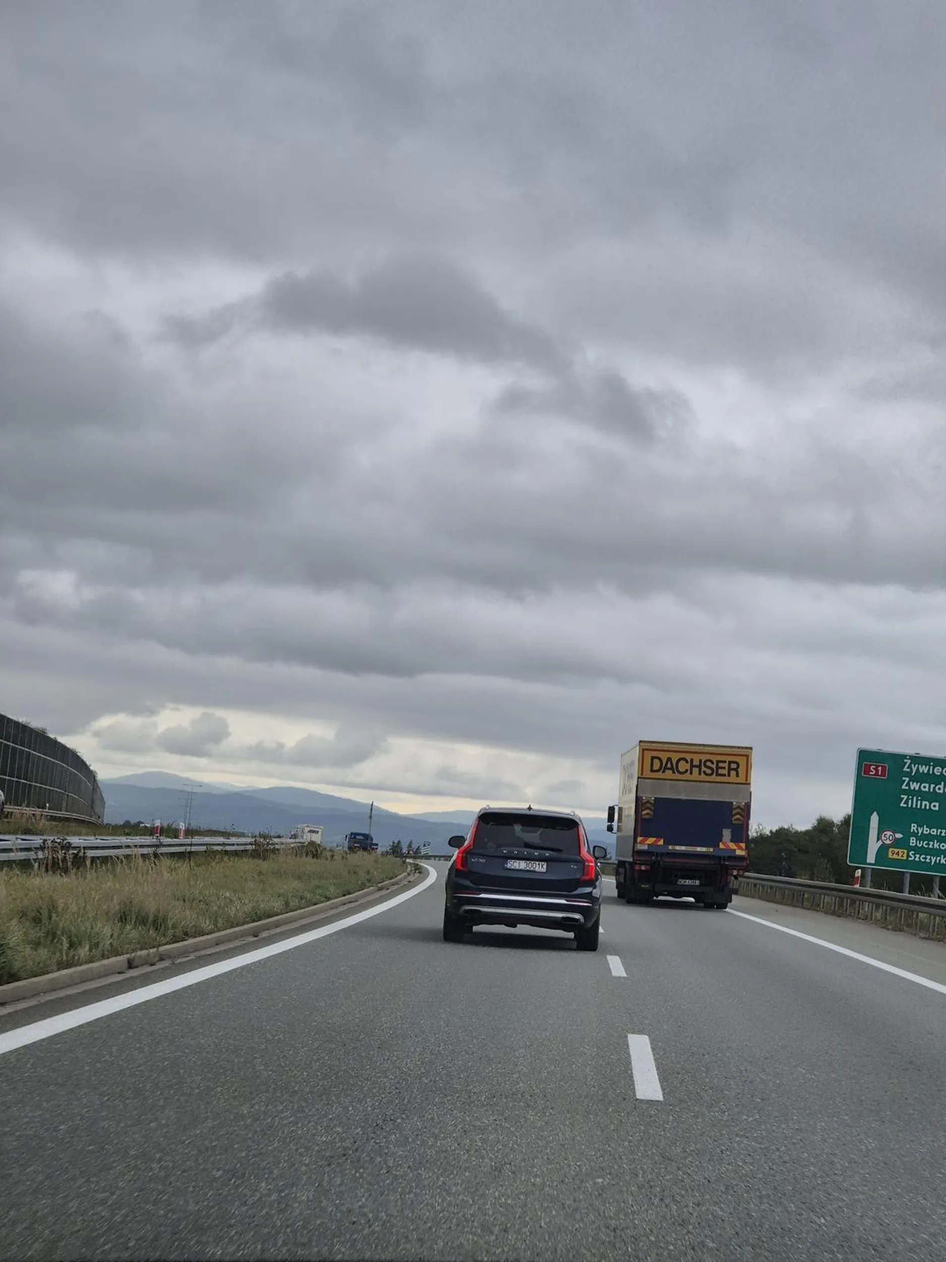 Doucz się ile wynosi ograniczenie prędkości na drodze ekspresowej dwujezdniowej