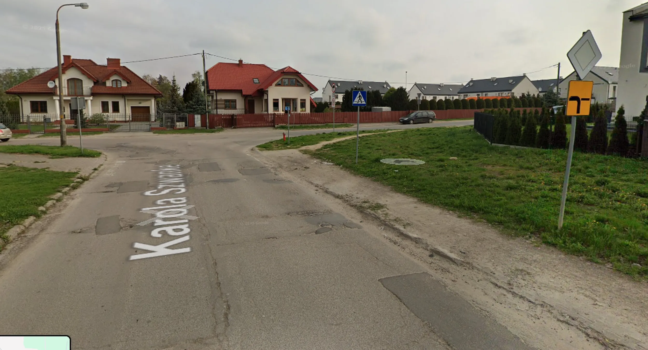 Nawet nie spojrzał, kto ma pierwszeństwo tylko przeleciał przed maską. Włącz typie myślenie