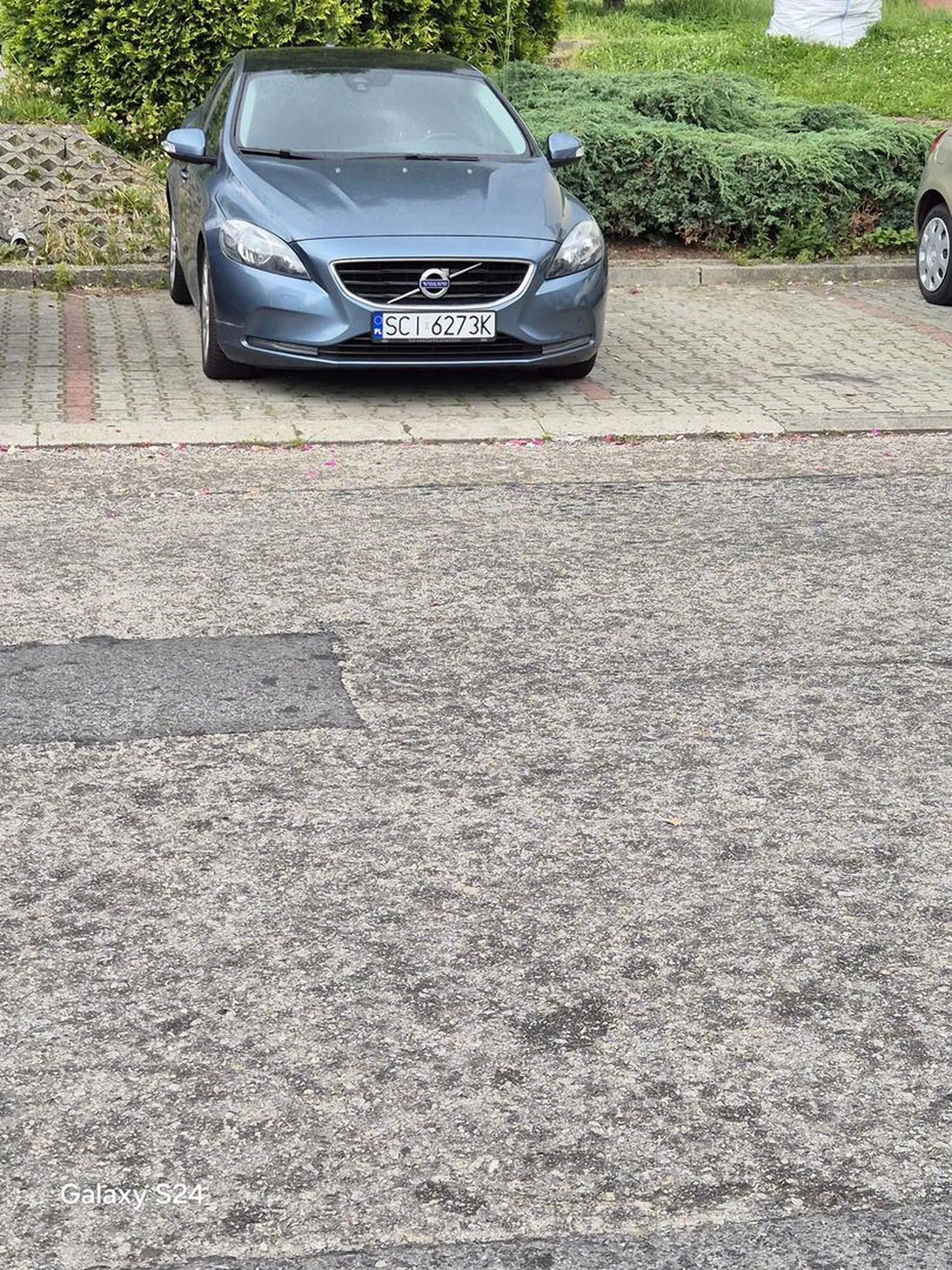 Parkuje sobie król ulic jak chce i nie można koło niego stanąć