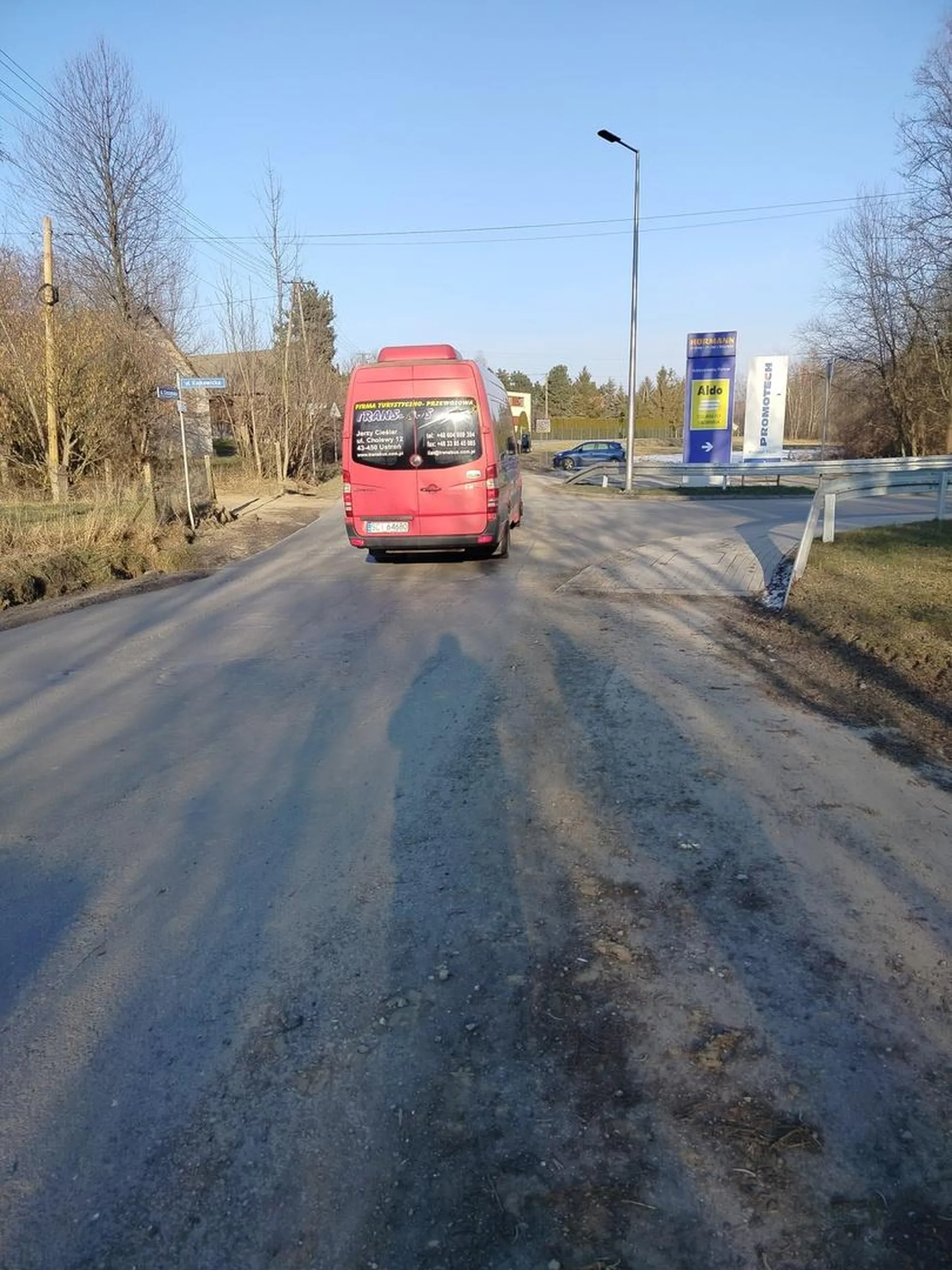 Kierowca to pępek świata jakby nie chciał pracować w zawodzie kierowcy autobusu nie polecam kierowcy cham i prostak