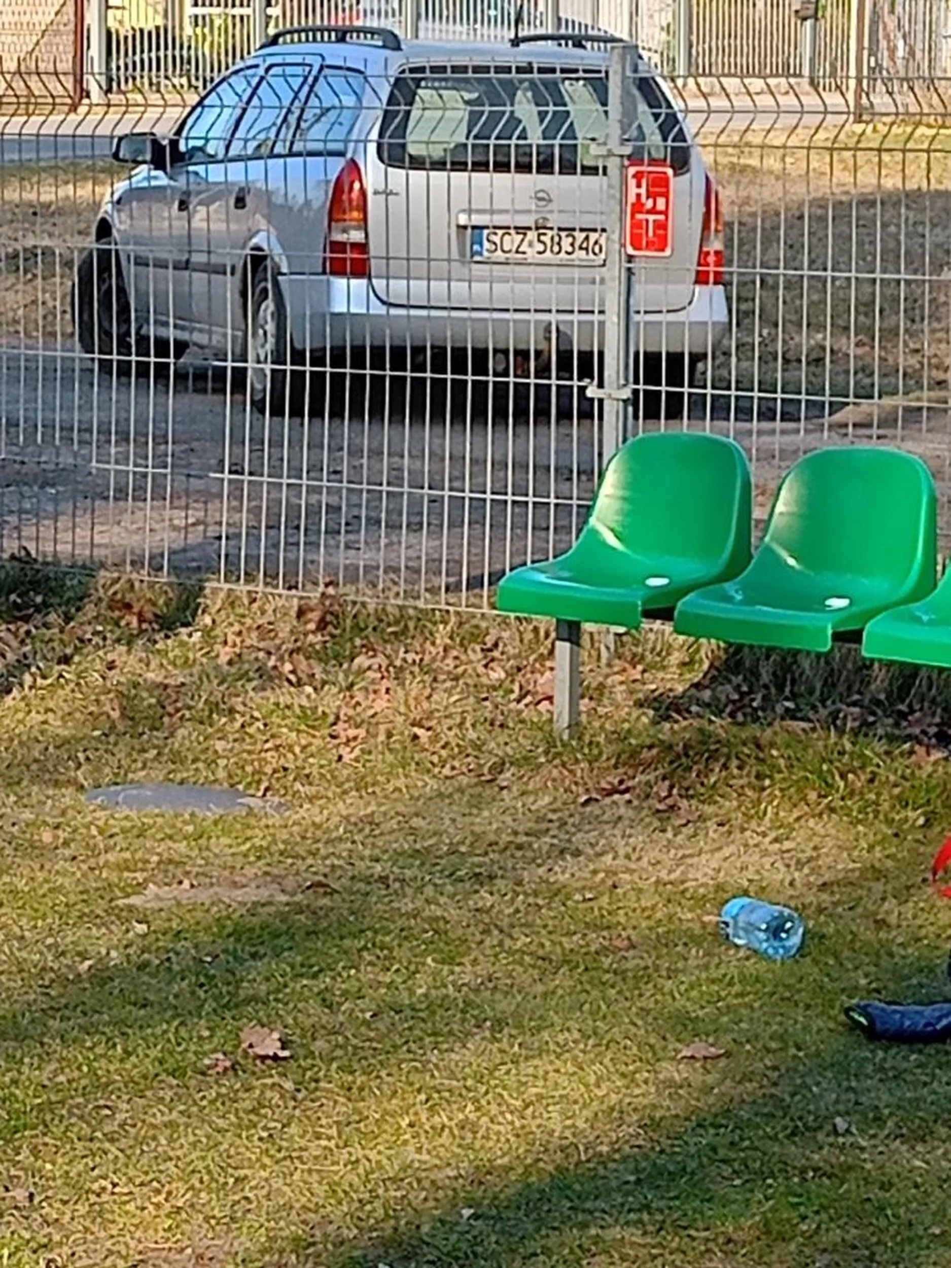 Kierowca  spożywa żubra i wsiada za kółko  polecam