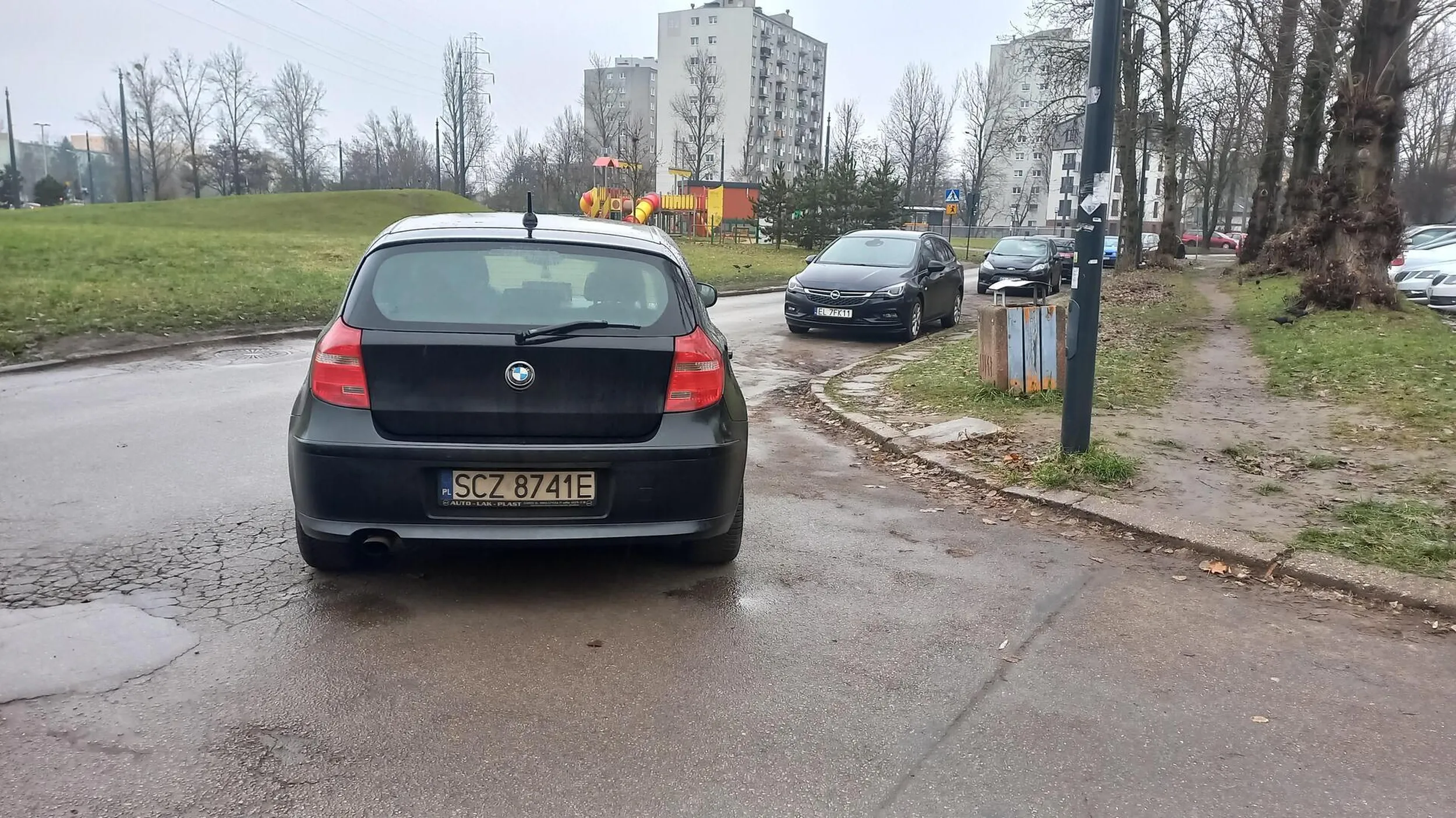 Naucz się parkować tumanie.