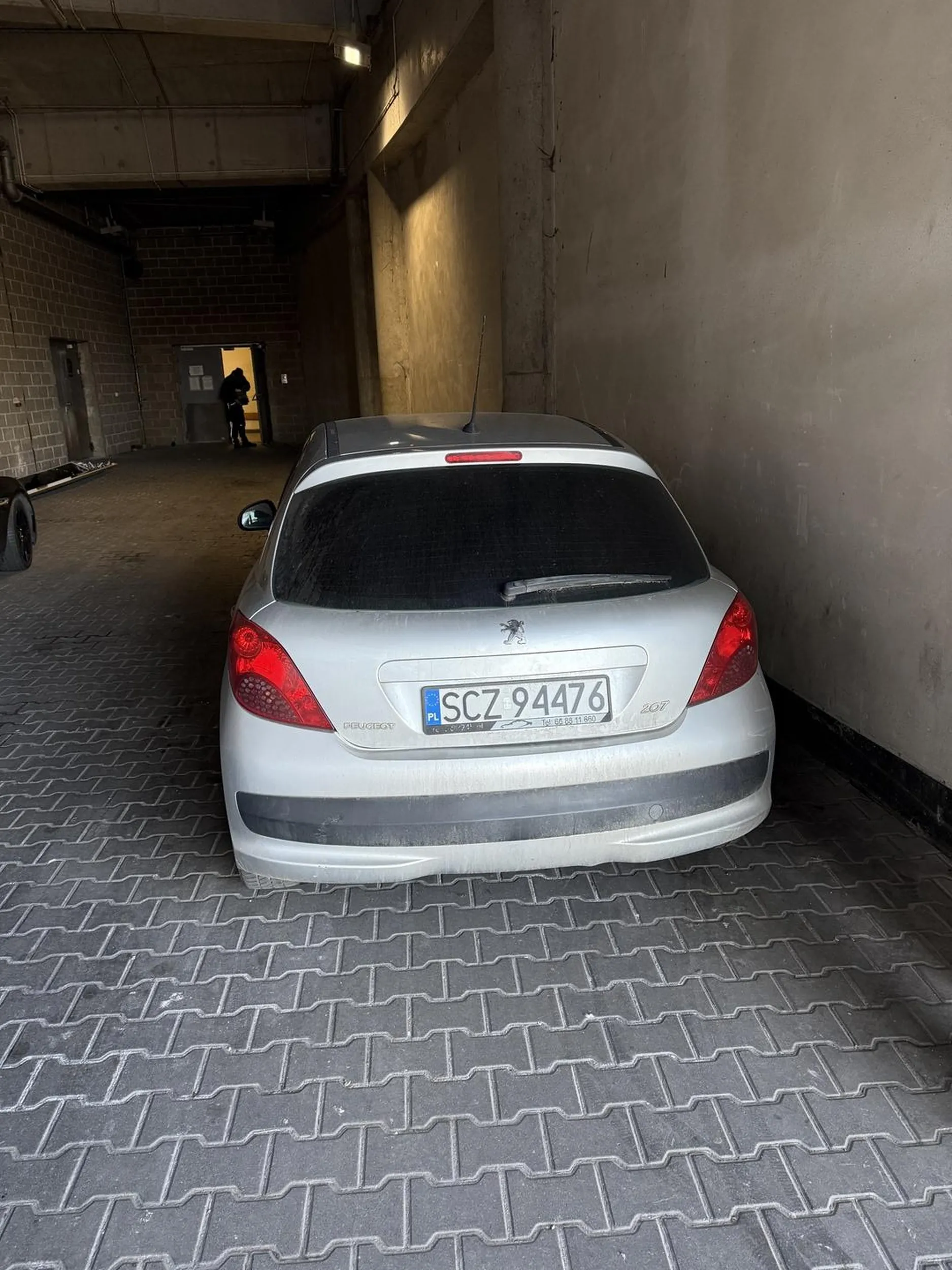 Karny k*tas za zastawienie samochodu dostawczego, 10 minut czekania aż ktoś inny wspomoże w wyjeździe