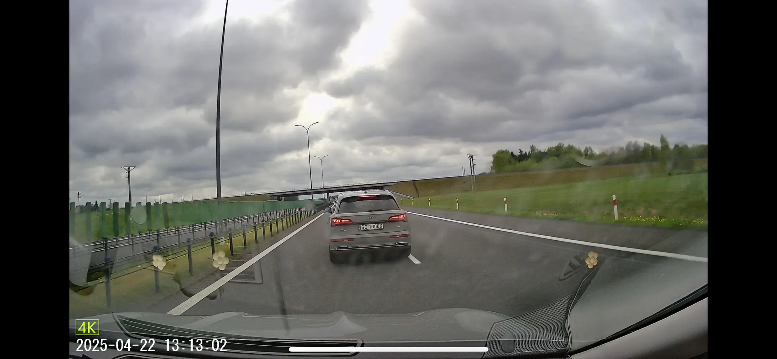 Chora kobieta której powinni zabrać prawo jazdy? jazda na ogonie napier.. długimi zajeżdżanie drogi to tylko kilka jej wybryków uważajcie na siebie :))