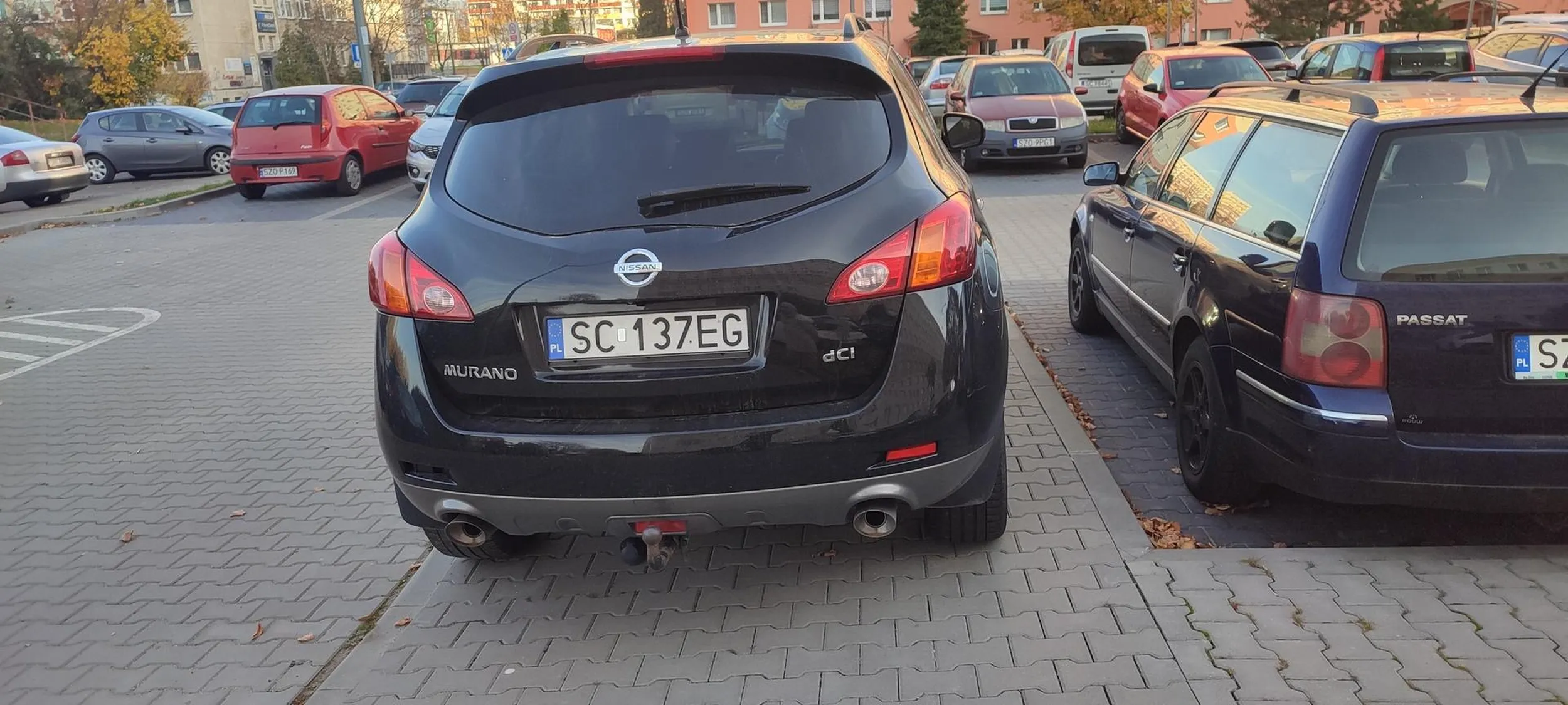 Nagminne parkowanie na chodniku i blokowanie przejścia.