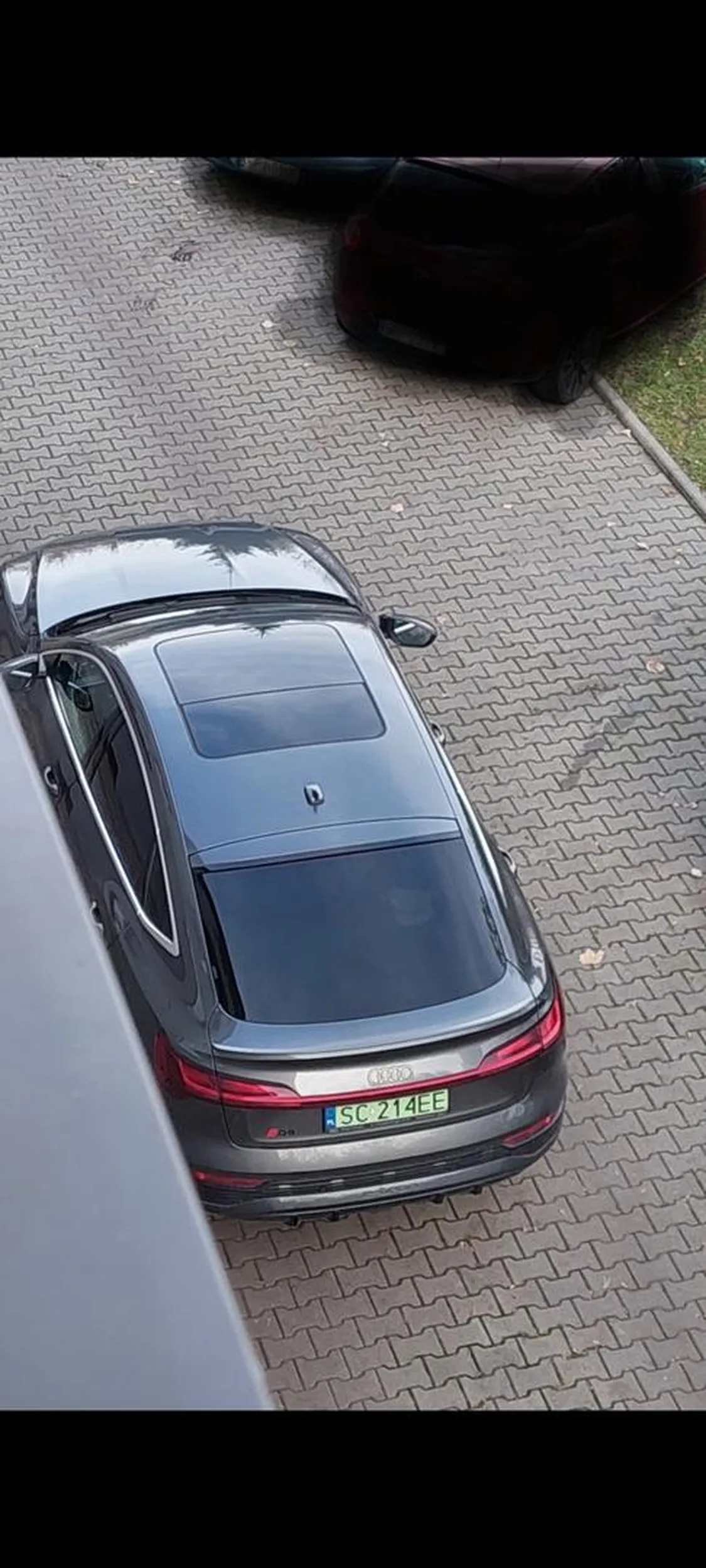 Jakim prawem ciu...u przejeżdżasz przez moj teren wjezdzajac pod 6 zakazów widocznych nawet dla śl ..go z każdej strony??!!! Czego nie kumasz????? Won z mojej posesji!!!!