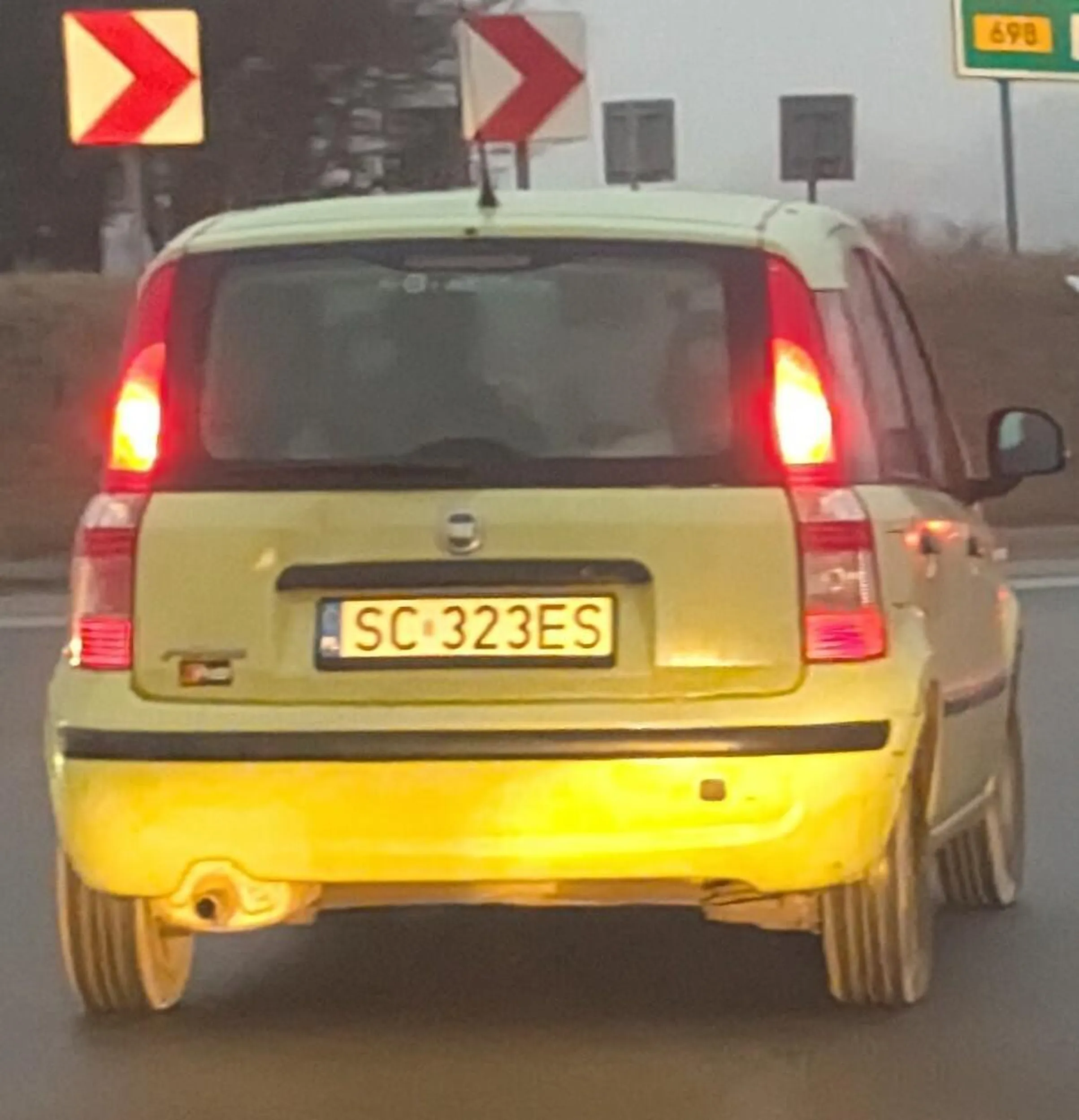 6.02.2025 6:50 Proszę naucz się korzystać z kierunkowskazów i pasa rozbiegowego jak wyjeżdżasz ze stacji paliwowej :))))