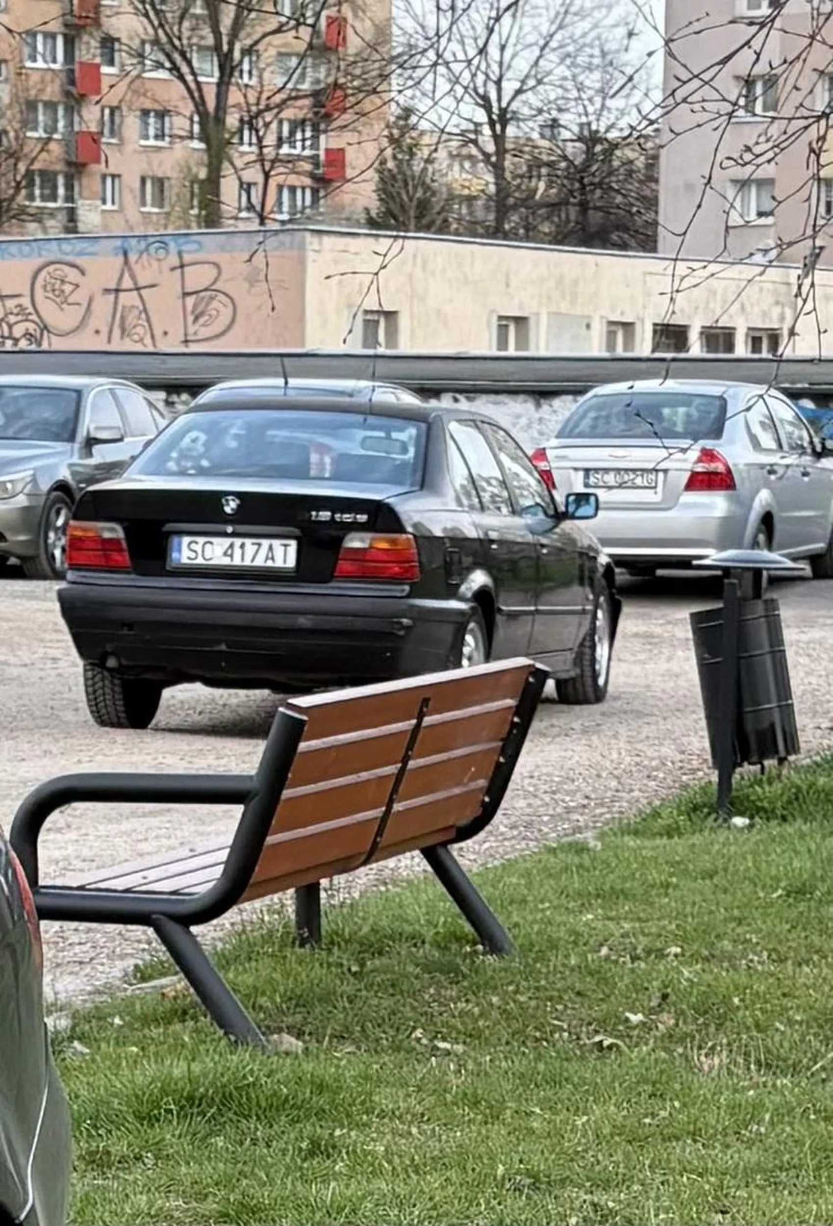 Nie rozsądne parkowanie, uniemożliwienie wyjazdu z parkingu innym kierowcom