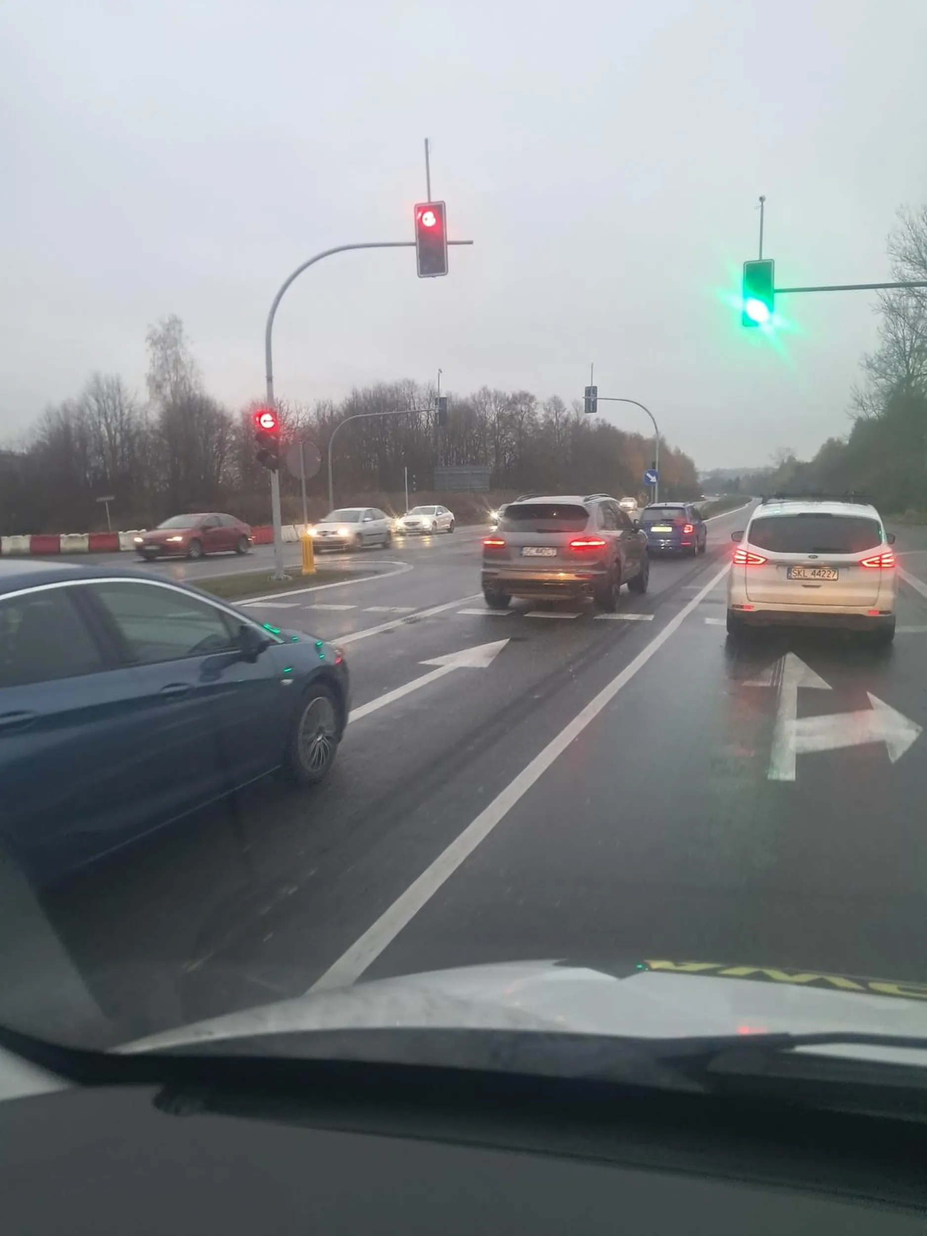 Złomsze wymienie na gorsze , proponuję Passata 1.9tdi chociaż ma kierunki ew kierowca chrabia domyśl się gdzie jadę