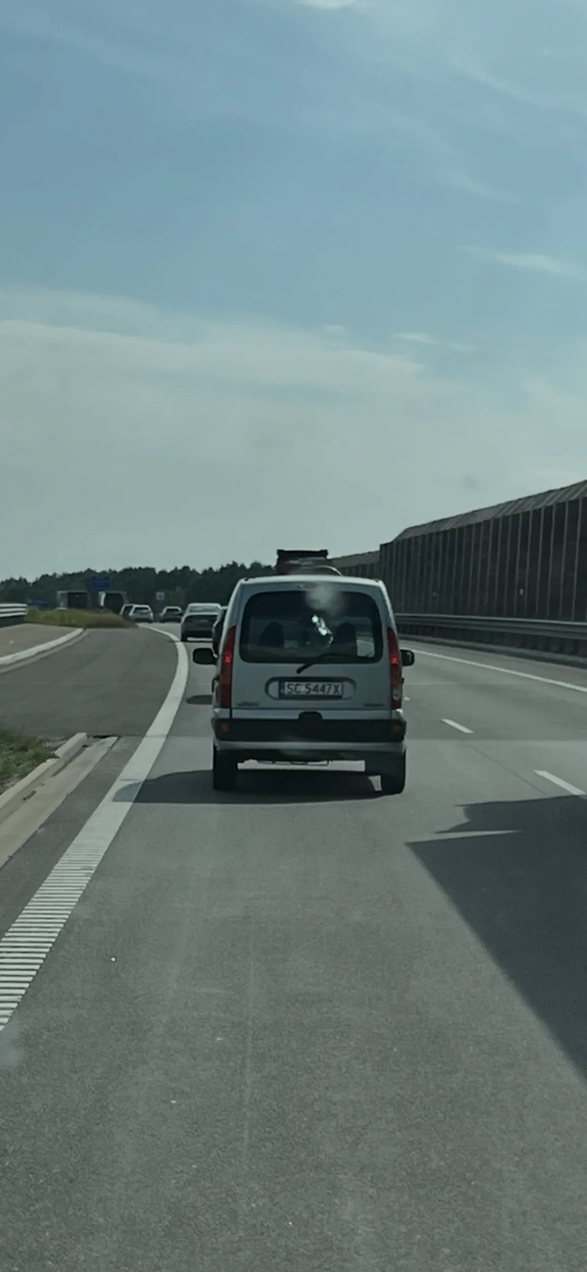 Chamsko hamuje i tworzy korki