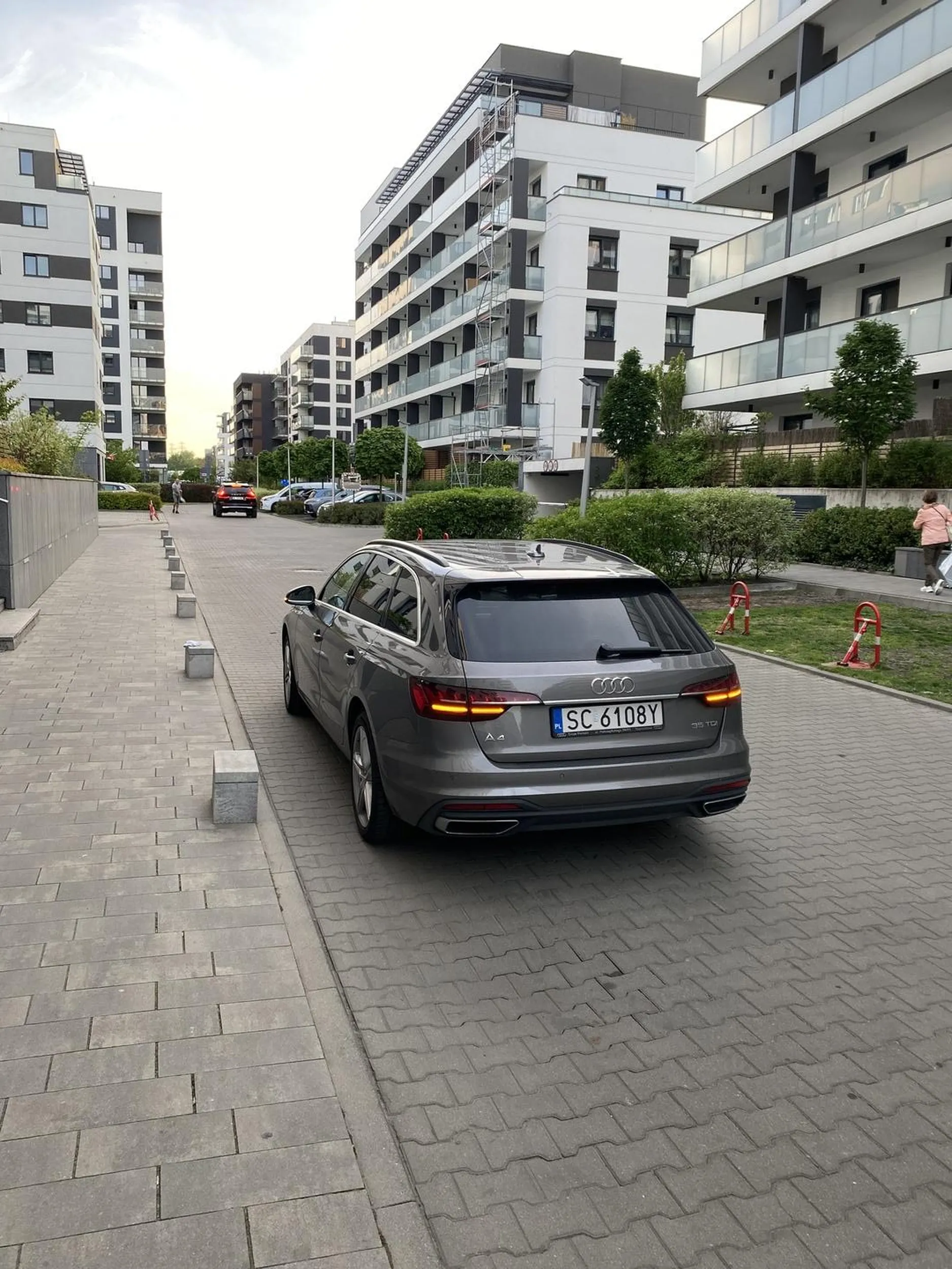 Gwieździe ciężko było podejść z miejsca parkingowego