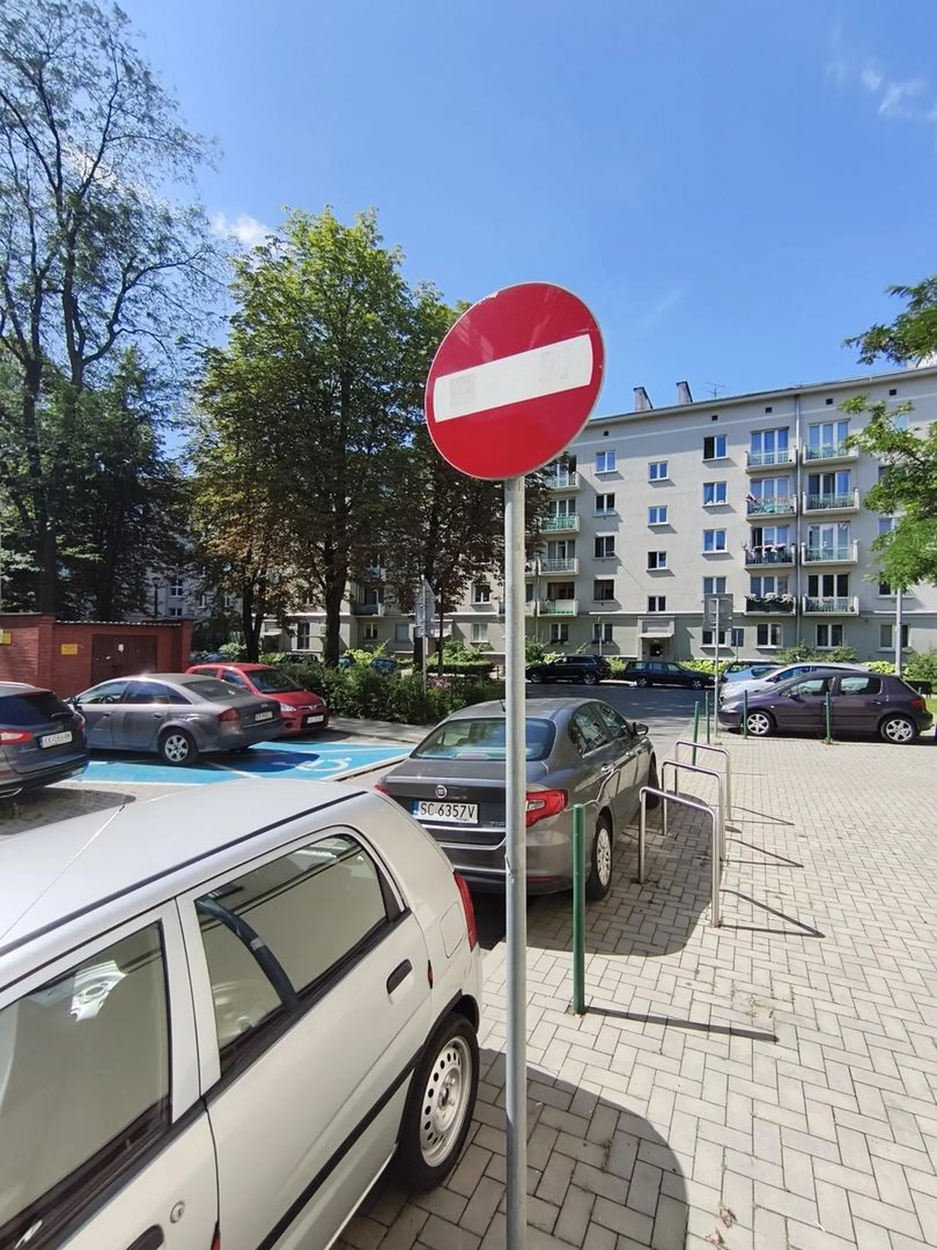 Kolejny niewidomy... Zakaz wjazdu... Wjechał pod prąd i zadowolony...