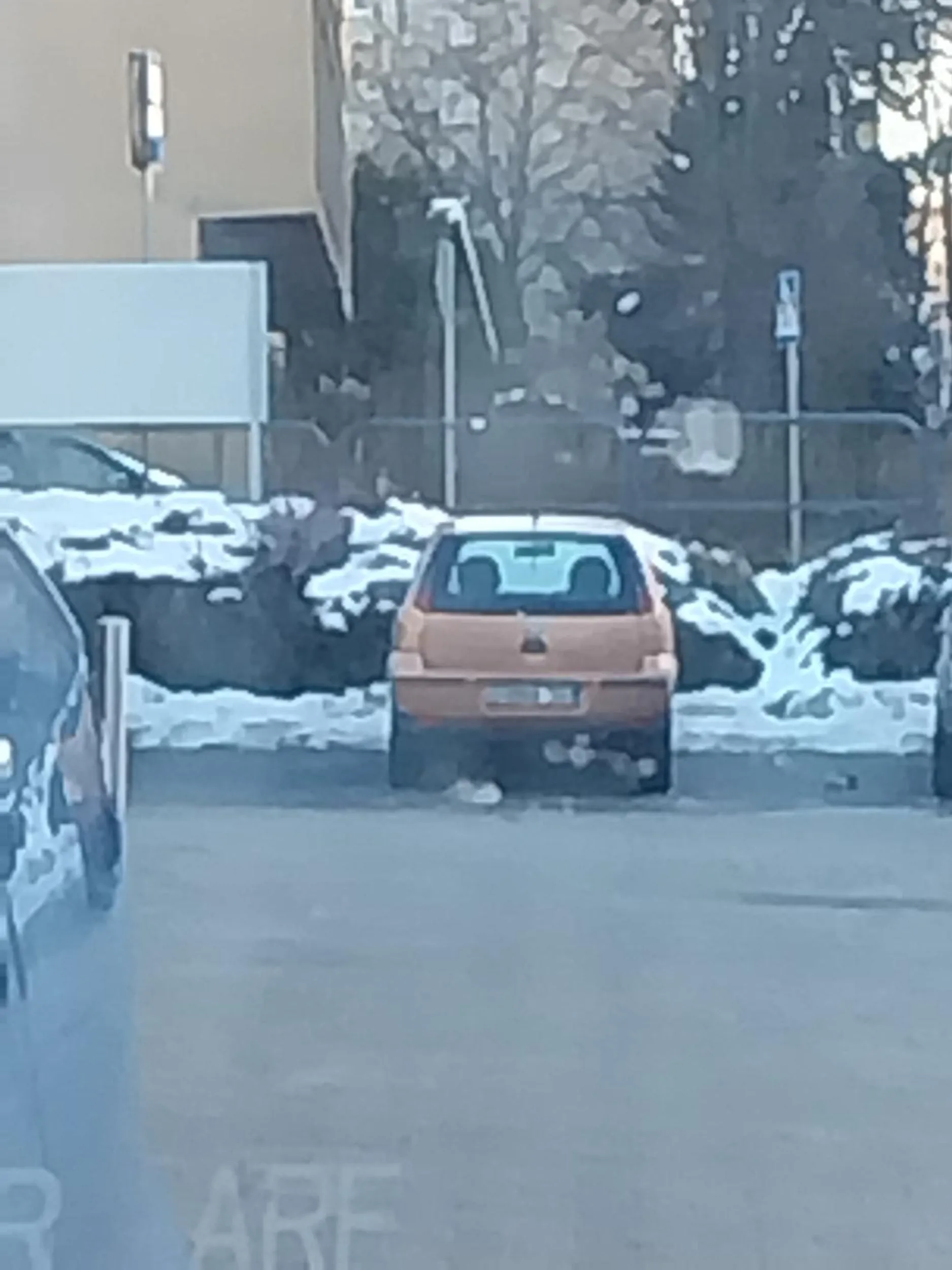 naucz się fiucie parkować a nie na 2 miejscach parkujesz