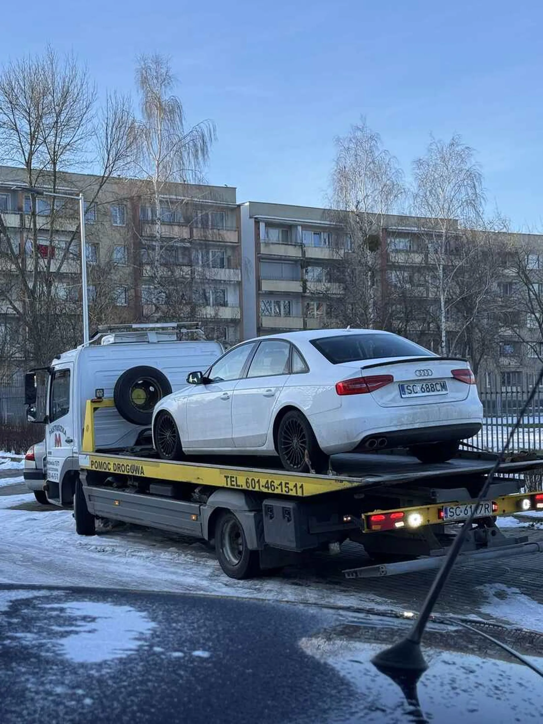 Handlarz, próbował naciągnąć na zakup samochodu na jeździe próbnej silnik zaczął dymić i zapaliło się pod maską.
