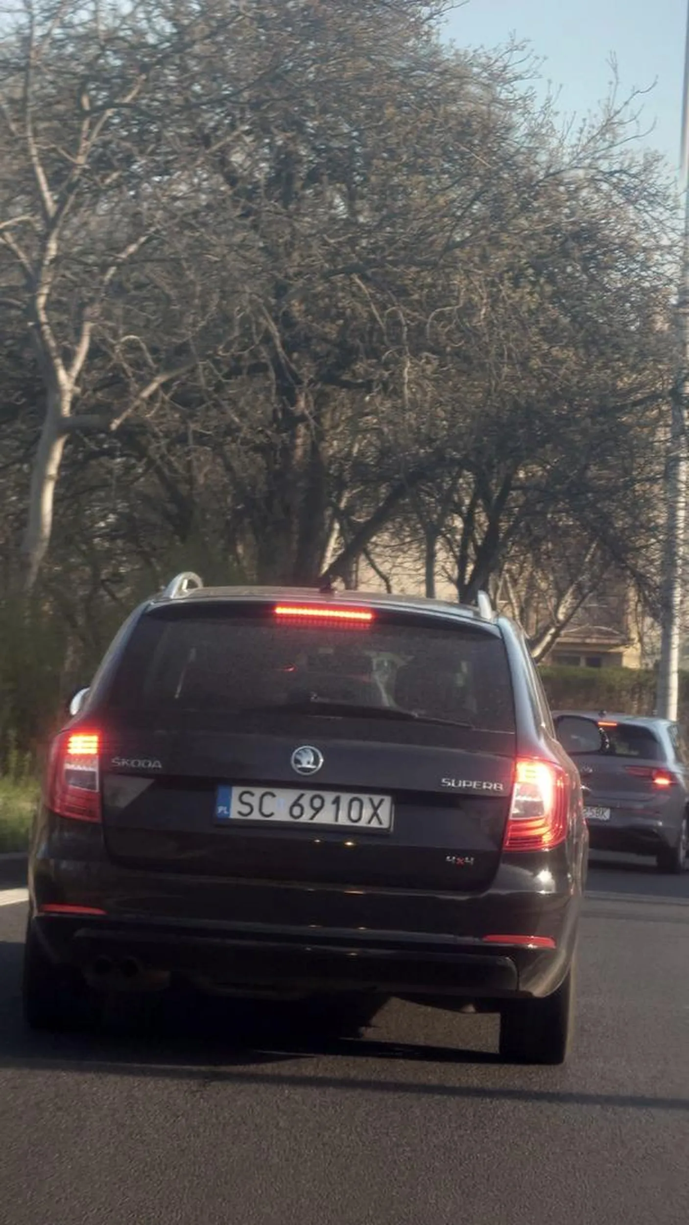 Zjazd przy AWF, wszyscy elegancko na zakładkę, facet nie uznaje jazdy na zamek, jeszcze zadowolony cały :)