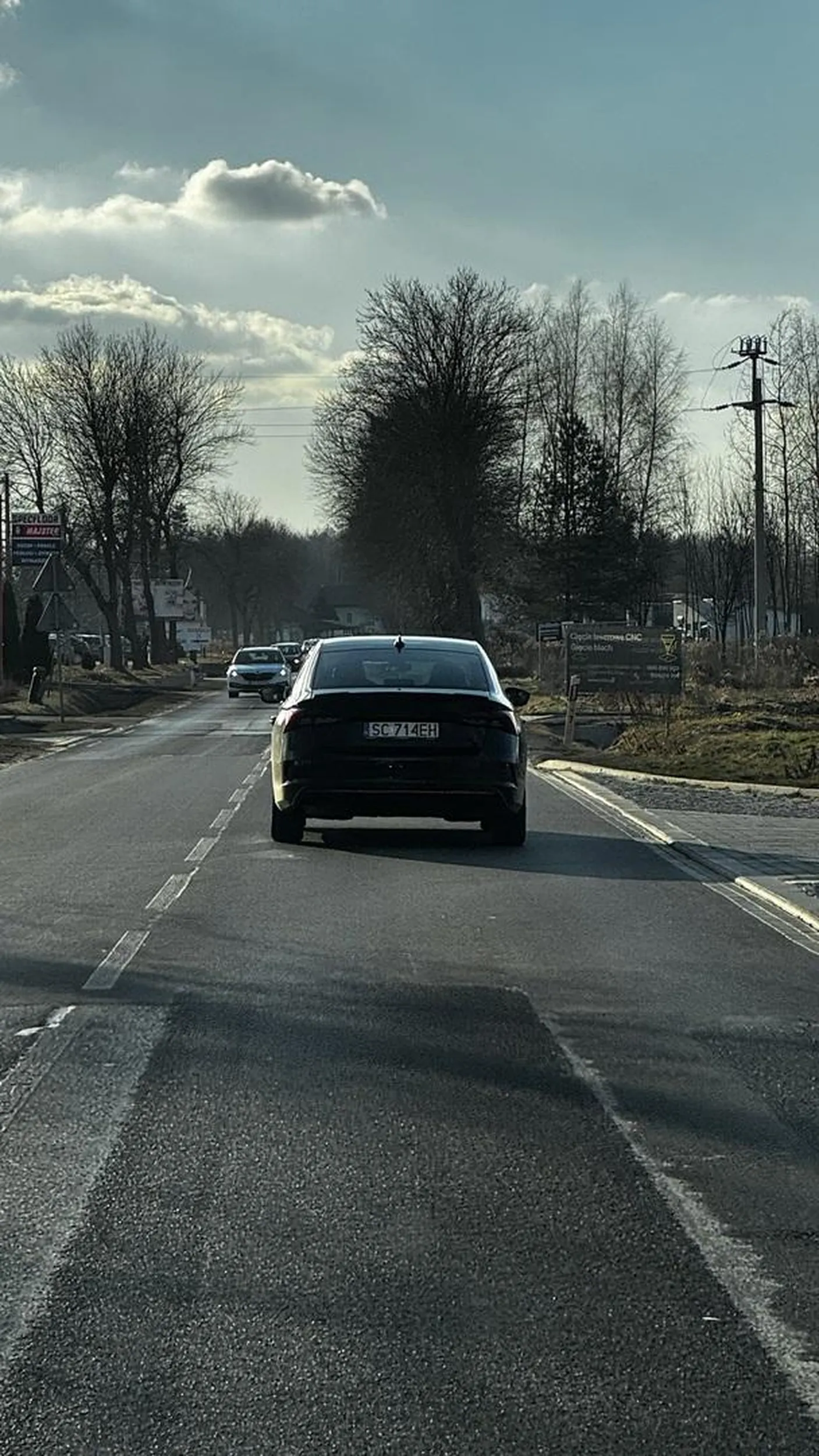 Zajeżdża stary dziad, hamuje - odebrać prawo jazdy