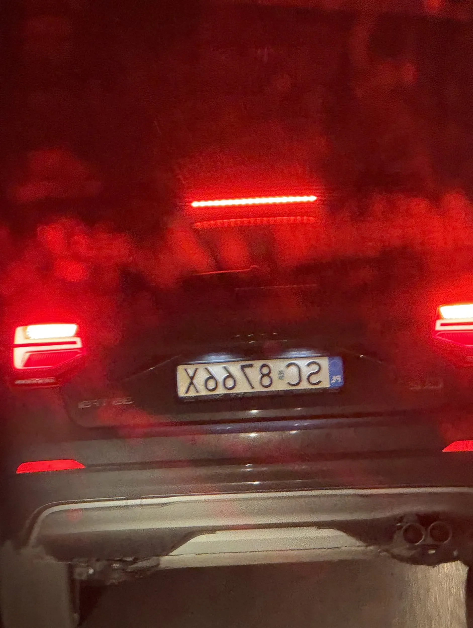 Śmieć z Audi który jeździ 60 nie da się wyprzedzić boi się więcej niż 60 obyś za ten telefon matka ci umarła na wigili